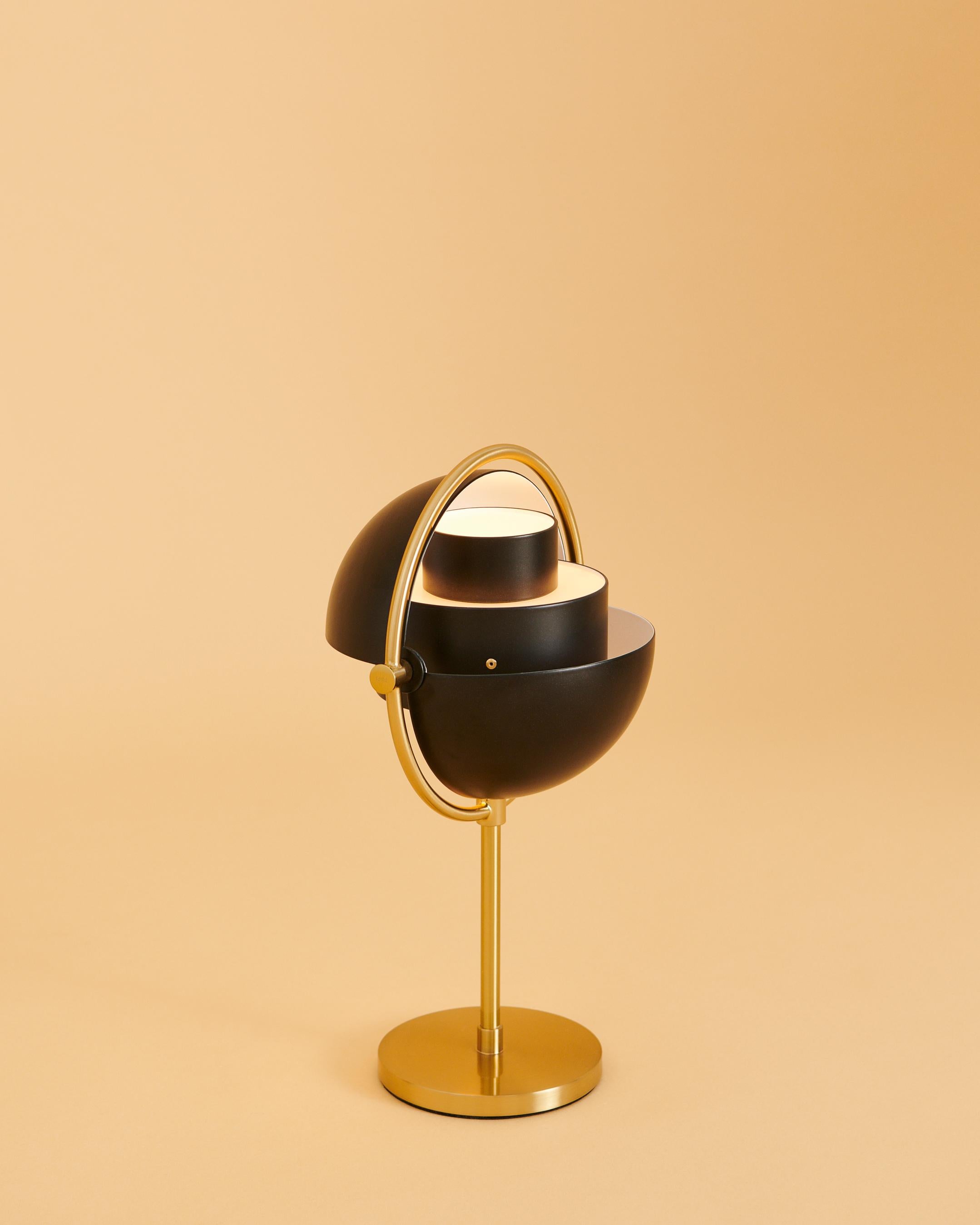 Lampe de table portable 'Multi-Lite' de Louis Weisdorf en noir et laiton pour Gubi en vente 9