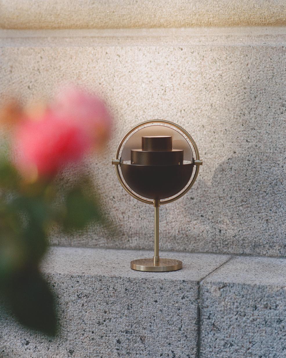 Mid-Century Modern Lampe de table portable 'Multi-Lite' de Louis Weisdorf en noir et laiton pour Gubi en vente
