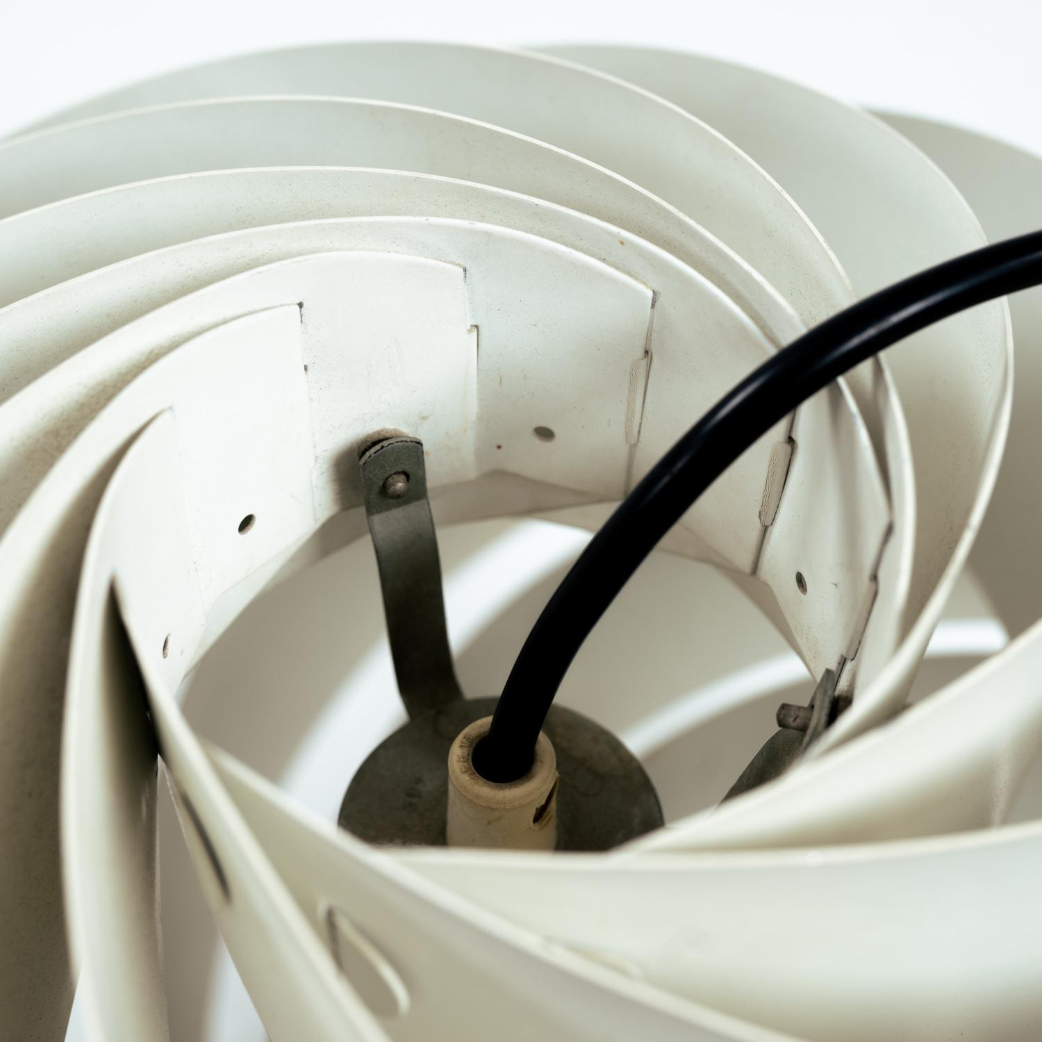 Aluminium Lampe à suspension Turbo blanche de design danois de l'ère spatiale Louis Weisdorf pour Lyfa en vente