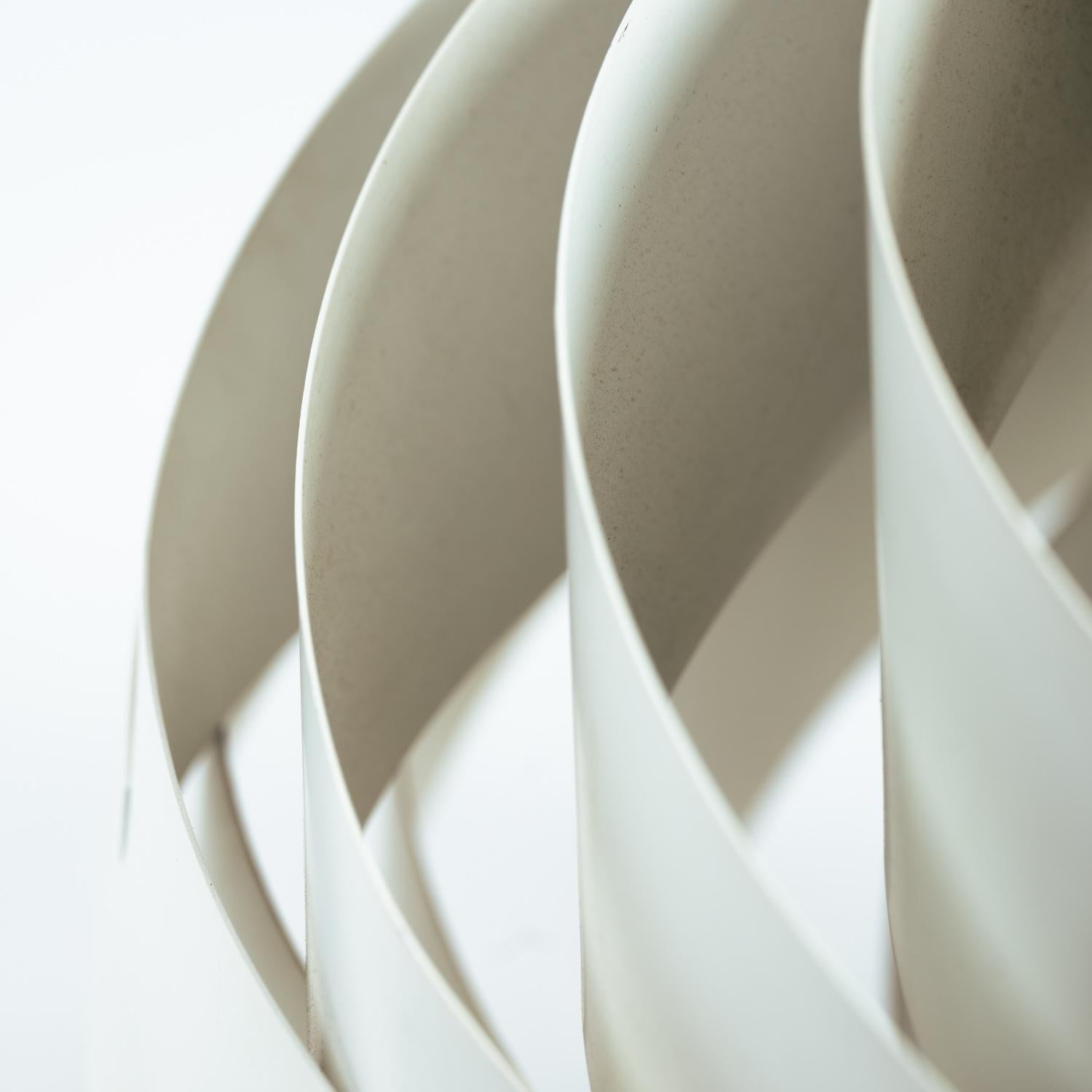Lampe à suspension Turbo blanche de design danois de l'ère spatiale Louis Weisdorf pour Lyfa en vente 1