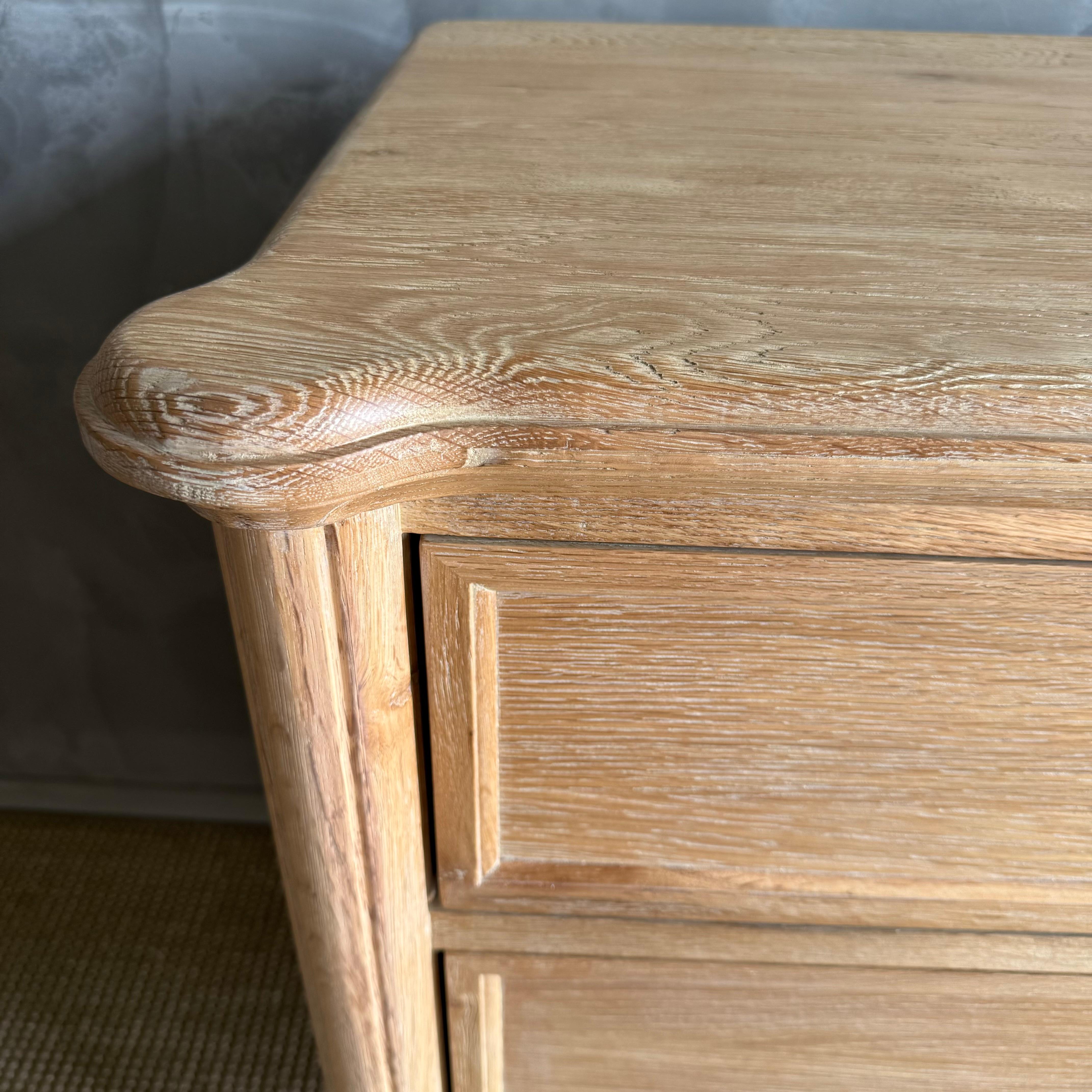 Luigi XVI Comò Louis in Oak bianco con 6 cassetti in vendita