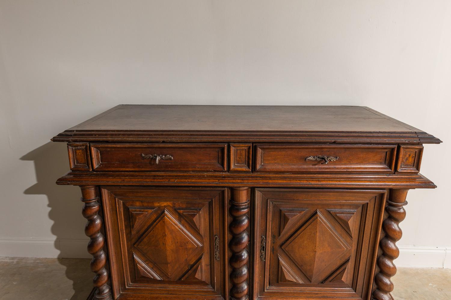 Louis XIII Walnut Cabinet In Good Condition For Sale In Madison, MS