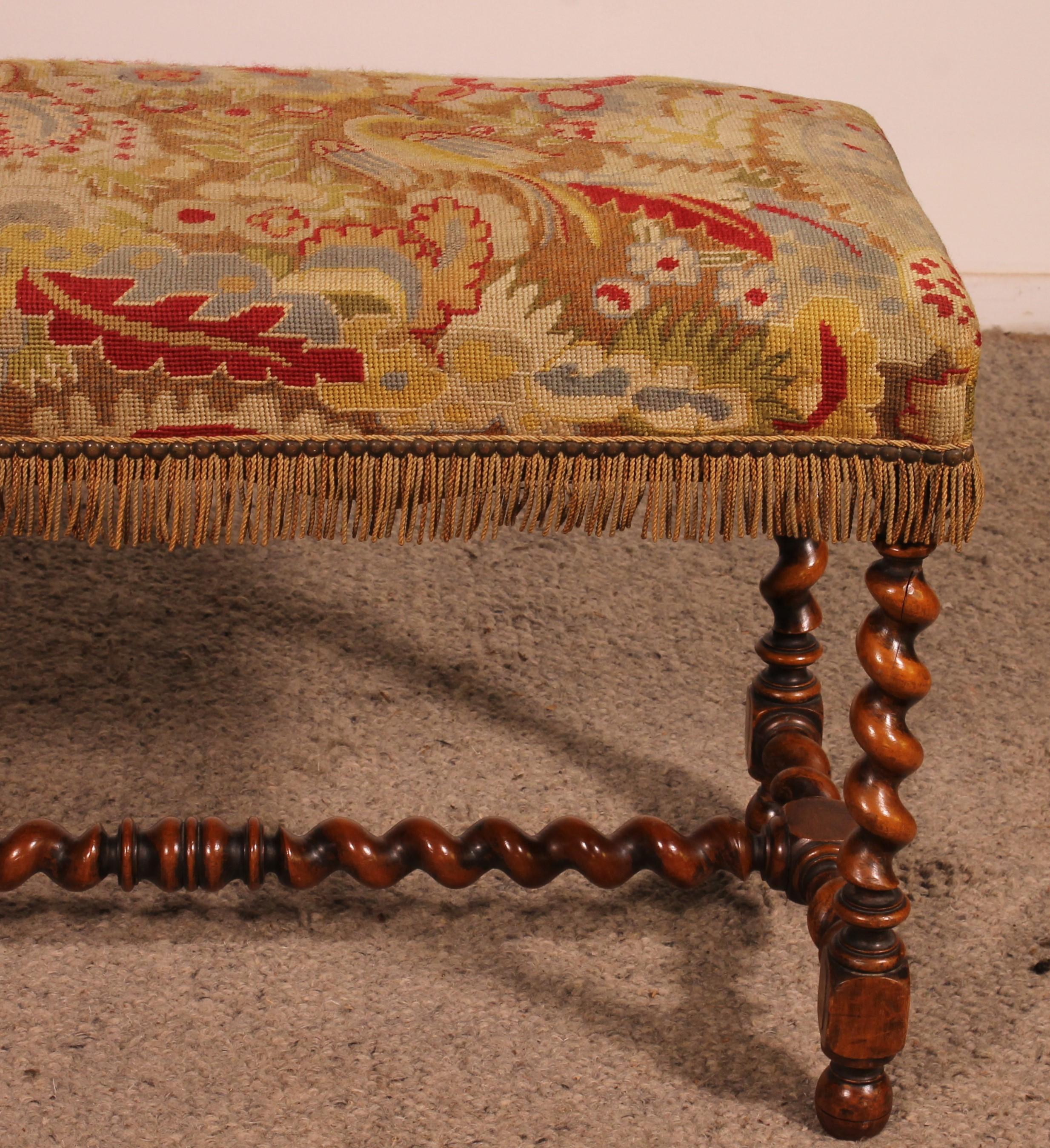Louis XIII Bench In Walnut With Its Tapestry In Good Condition For Sale In Brussels, Brussels