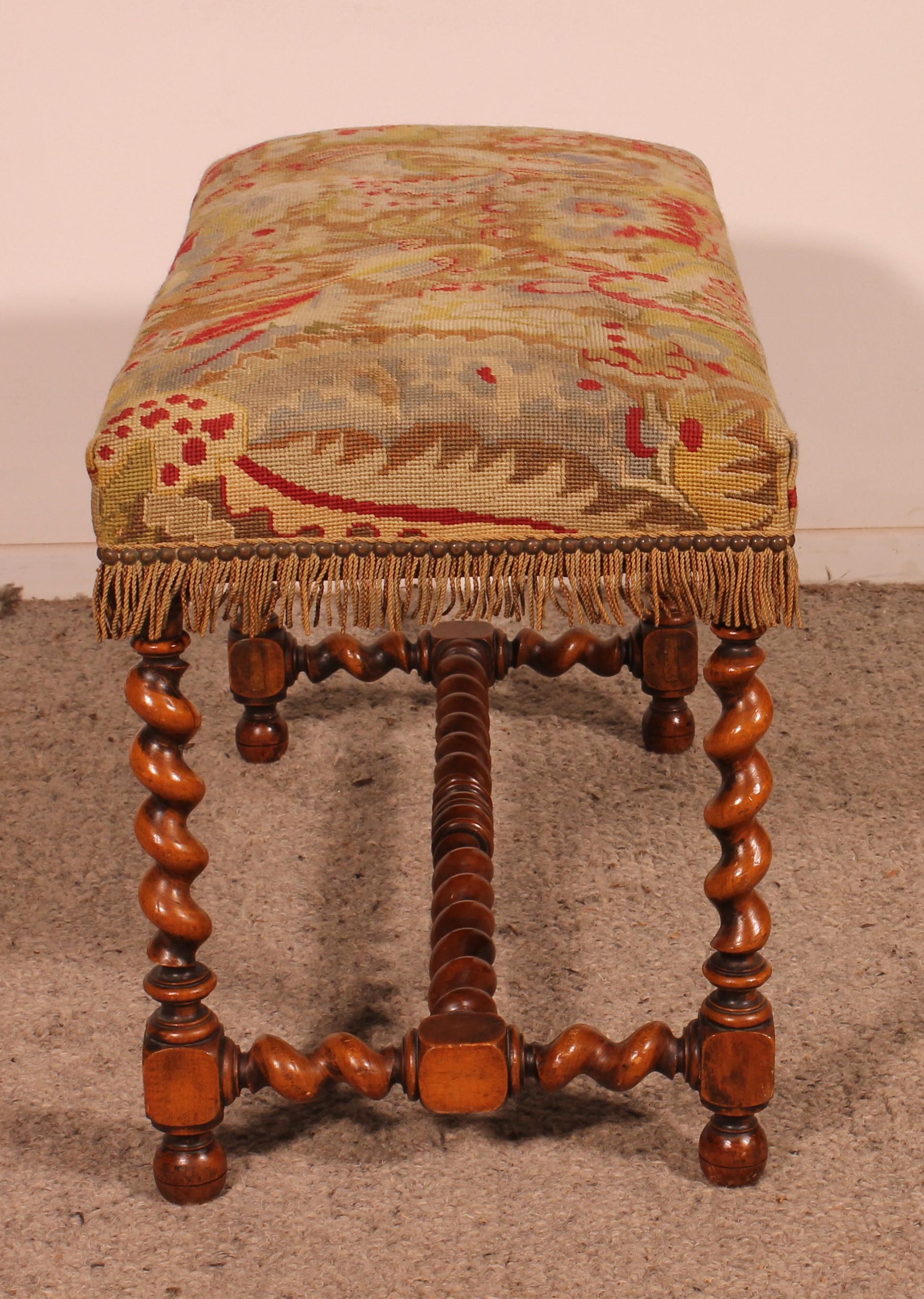 Louis XIII Bench In Walnut With Its Tapestry For Sale 1