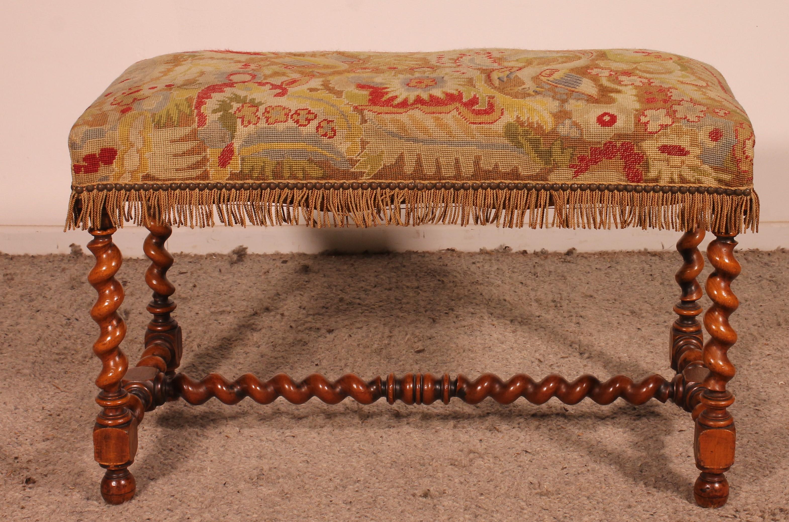 Louis XIII Bench In Walnut With Its Tapestry For Sale 2