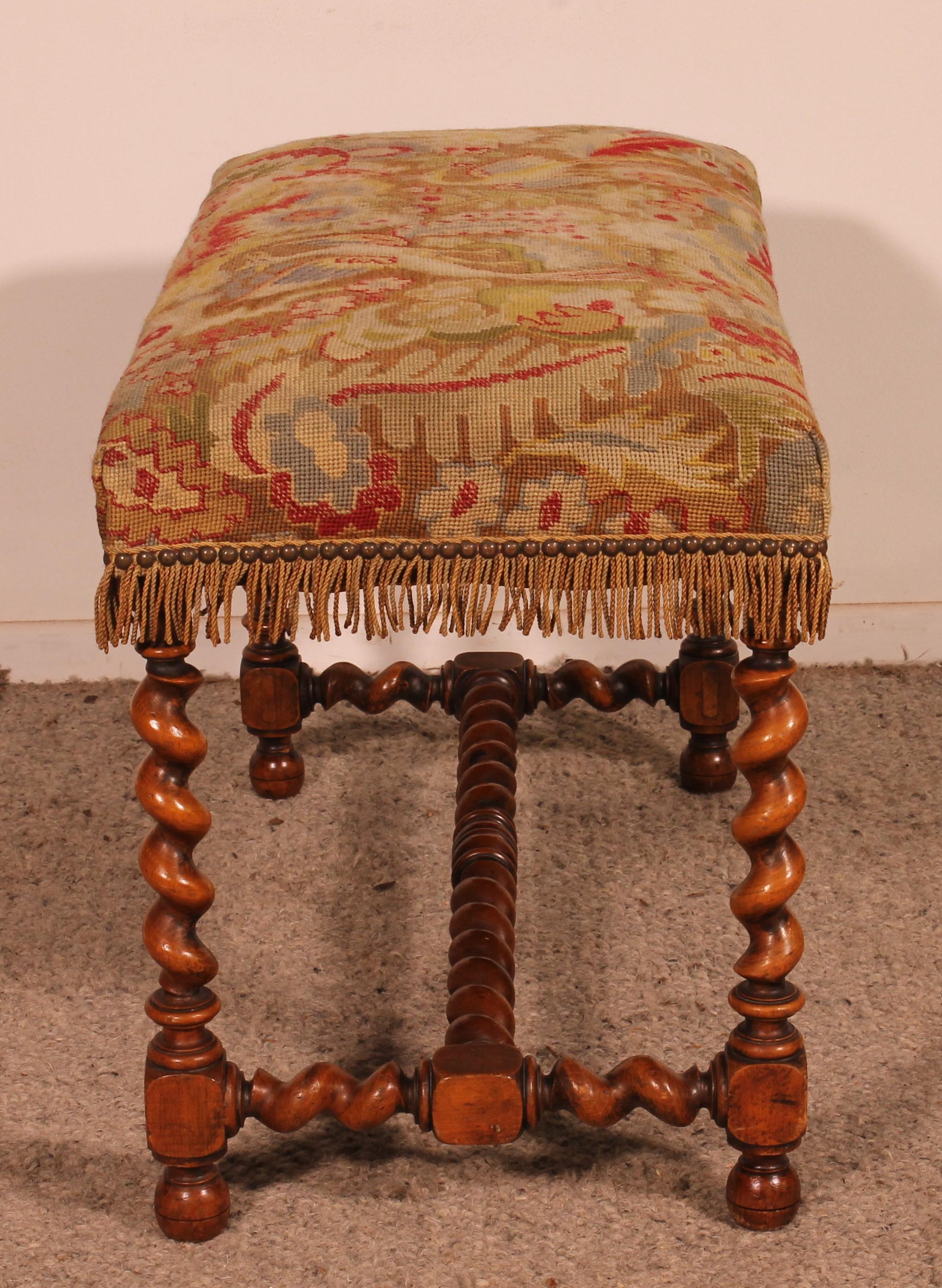 Louis XIII Bench In Walnut With Its Tapestry For Sale 4