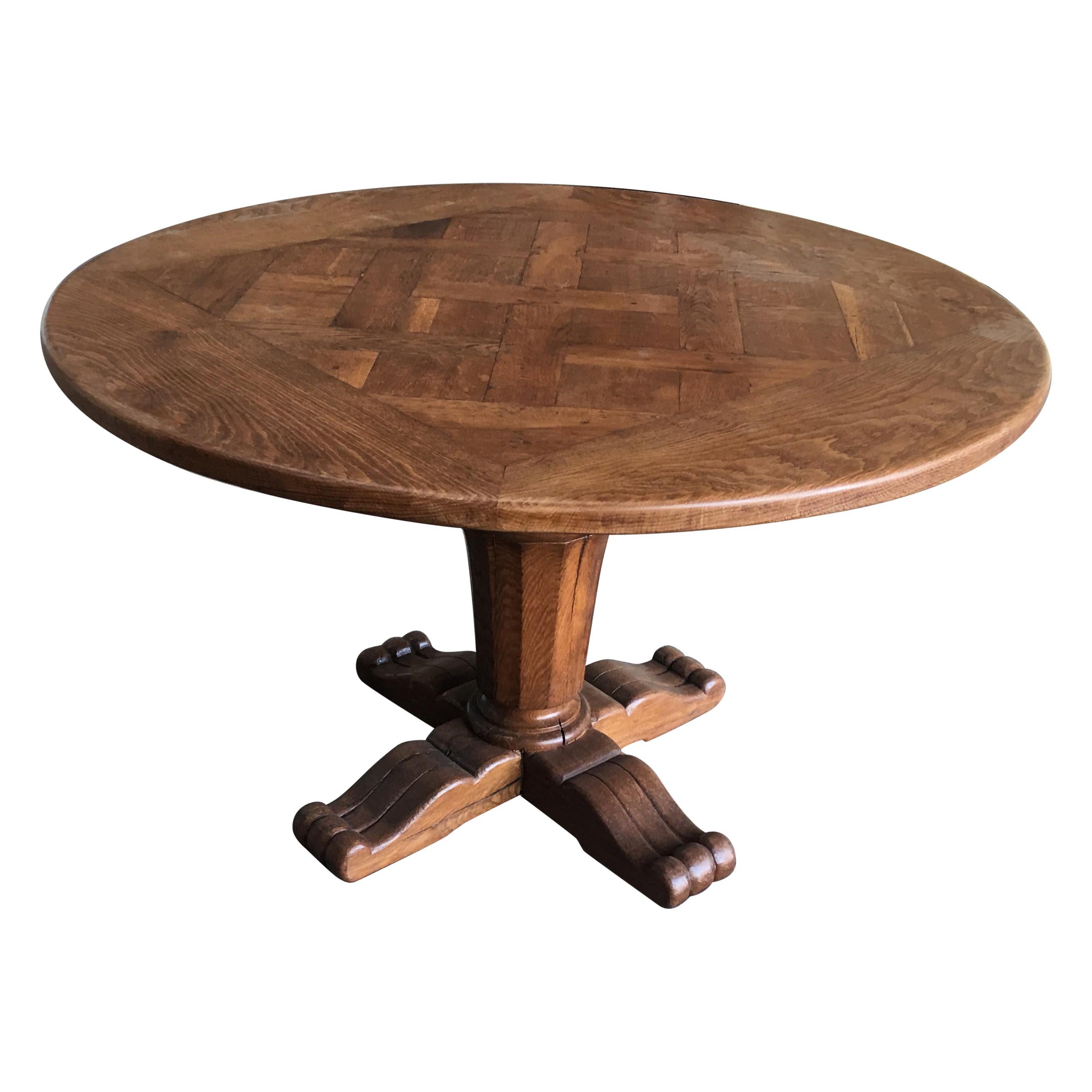 Table à piédestal rond en chêne de style français Louis XIII