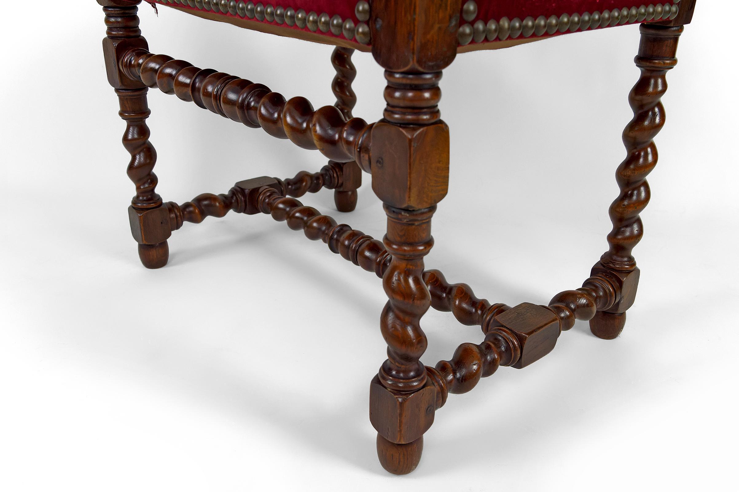 Sessel im Stil Louis XIII / Haute Epoque mit Frauenskulpturen auf den Armlehnen. im Angebot 5