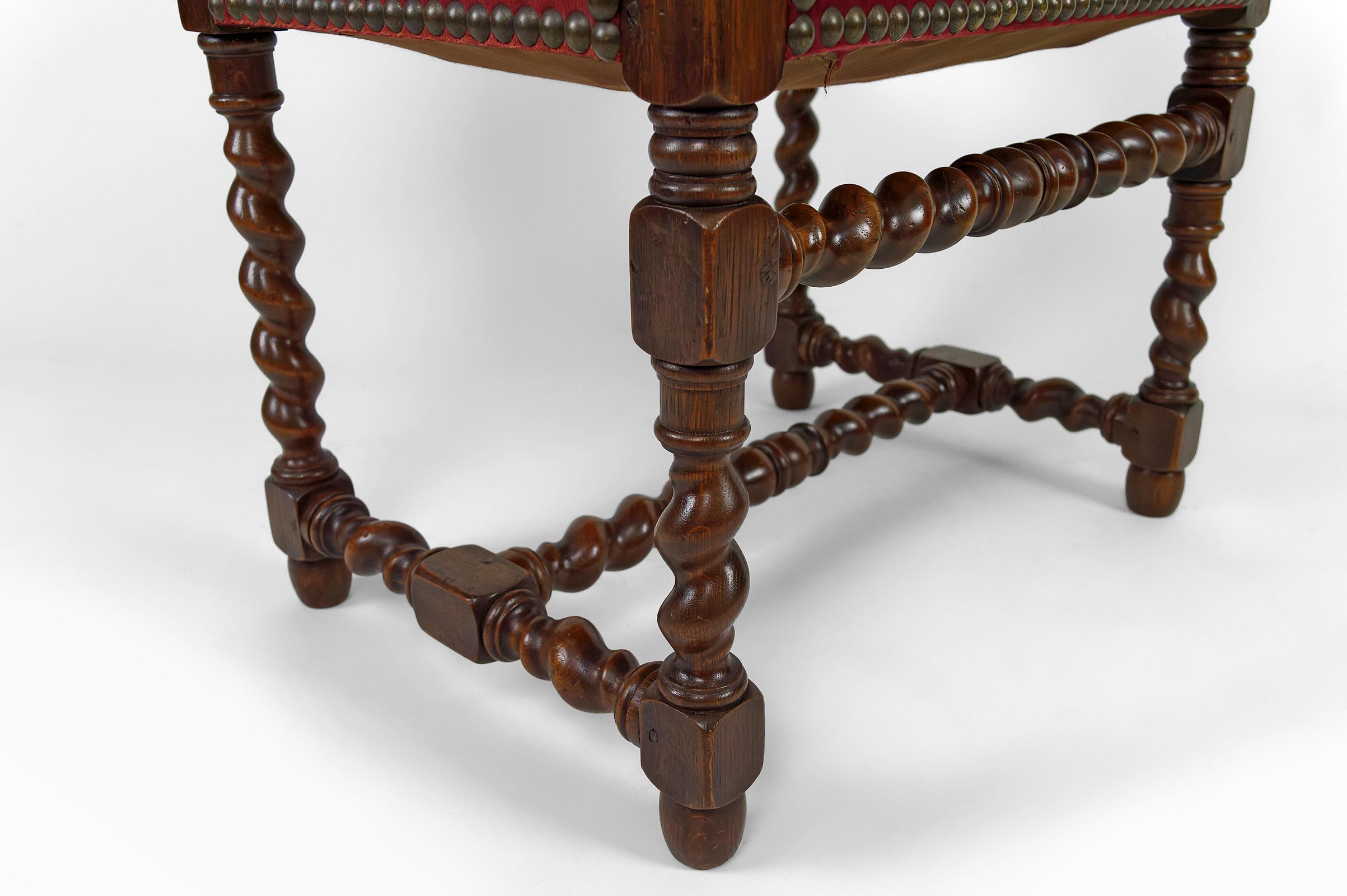 Sessel im Stil Louis XIII / Haute Epoque mit Frauenskulpturen auf den Armlehnen. im Angebot 6
