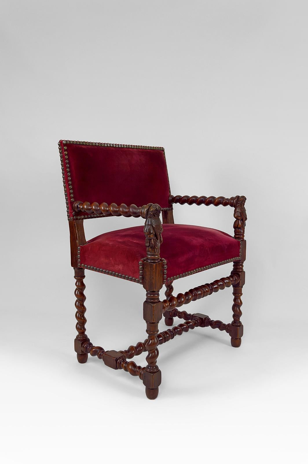 Sessel im Stil Louis XIII / Haute Epoque mit Frauenskulpturen auf den Armlehnen. im Zustand „Gut“ im Angebot in VÉZELAY, FR