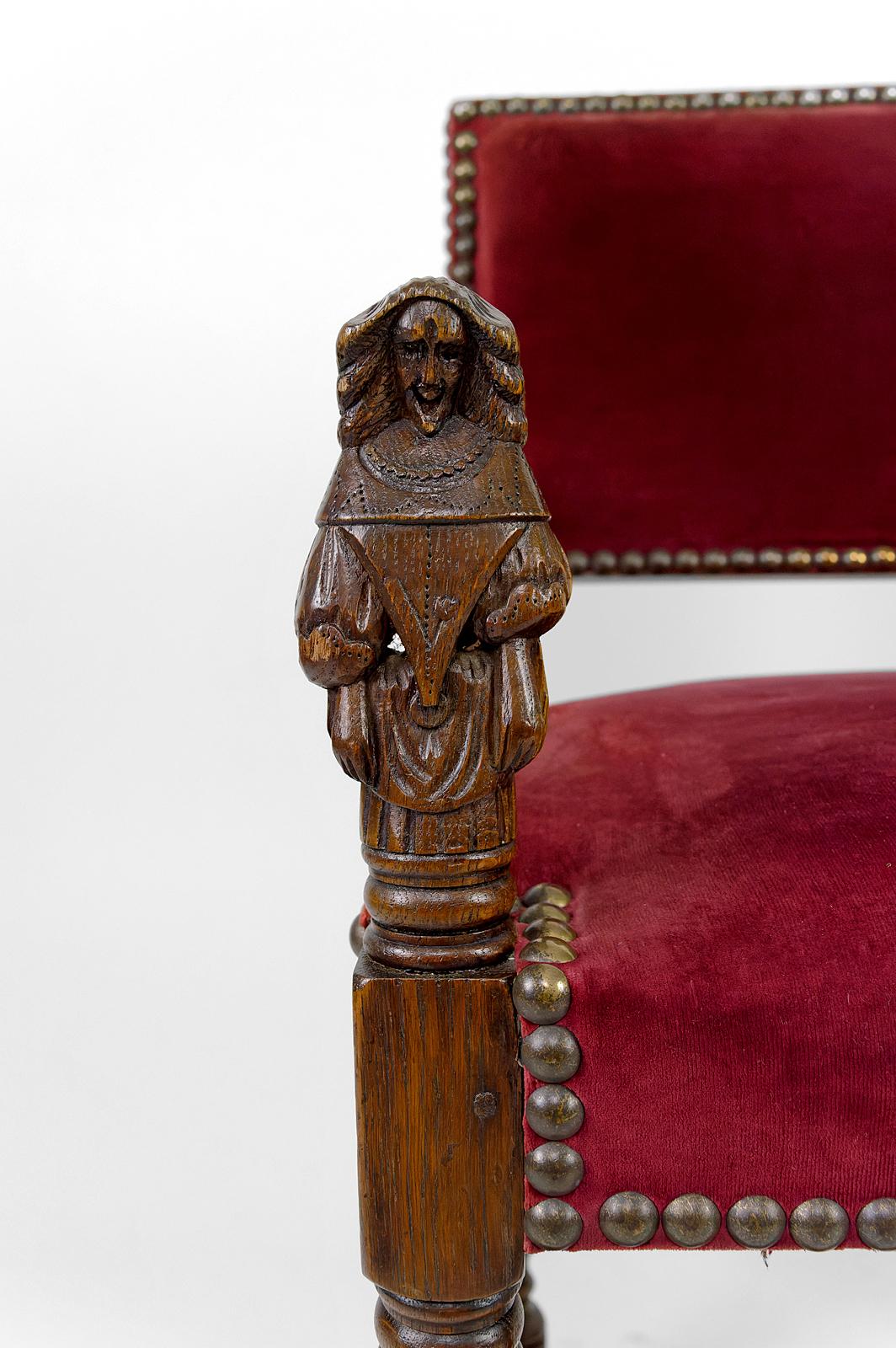 Sessel im Stil Louis XIII / Haute Epoque mit Frauenskulpturen auf den Armlehnen. (19. Jahrhundert) im Angebot