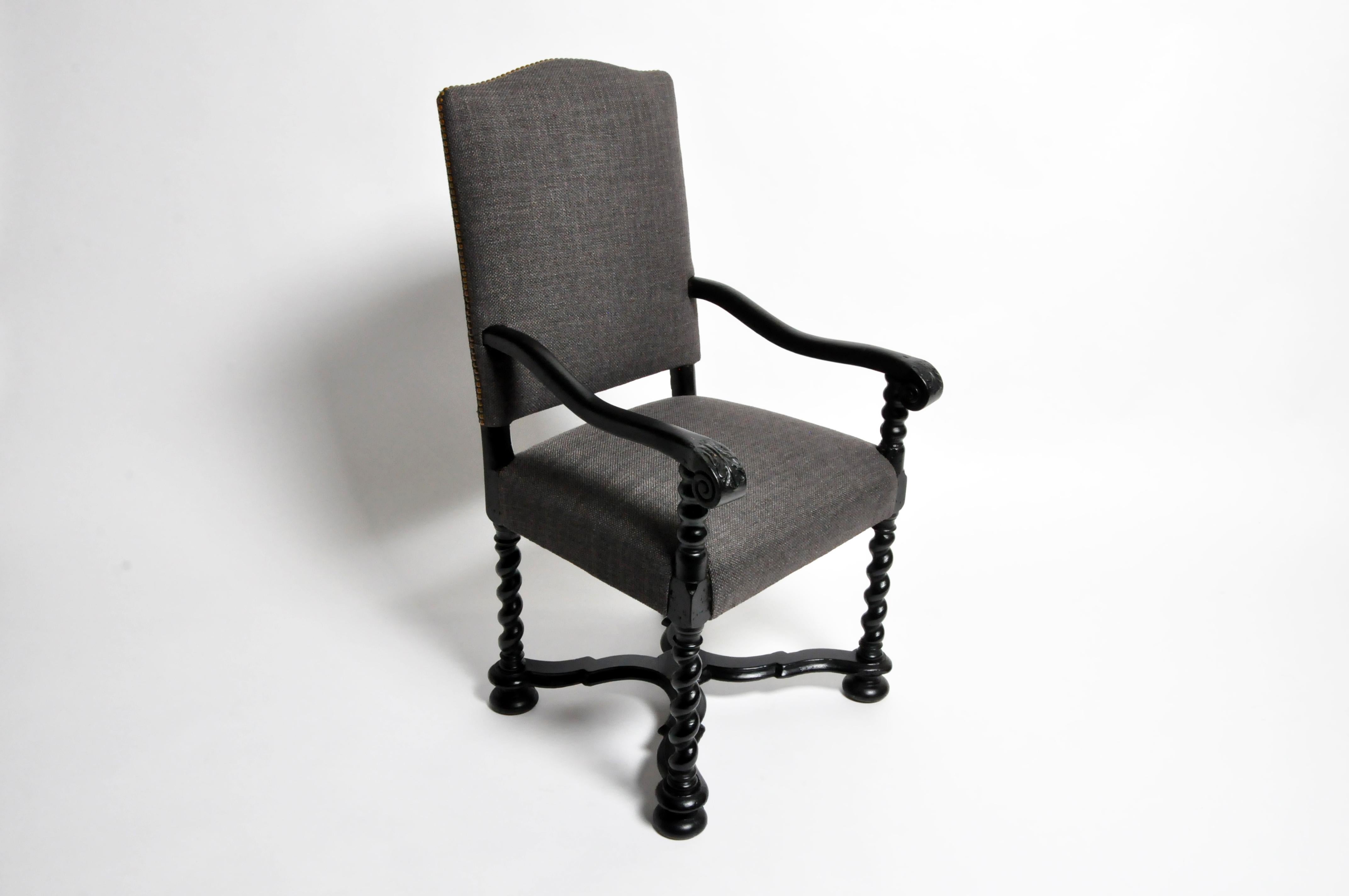 Geschnitzter Sessel im Stil Louis XIII im Angebot 7