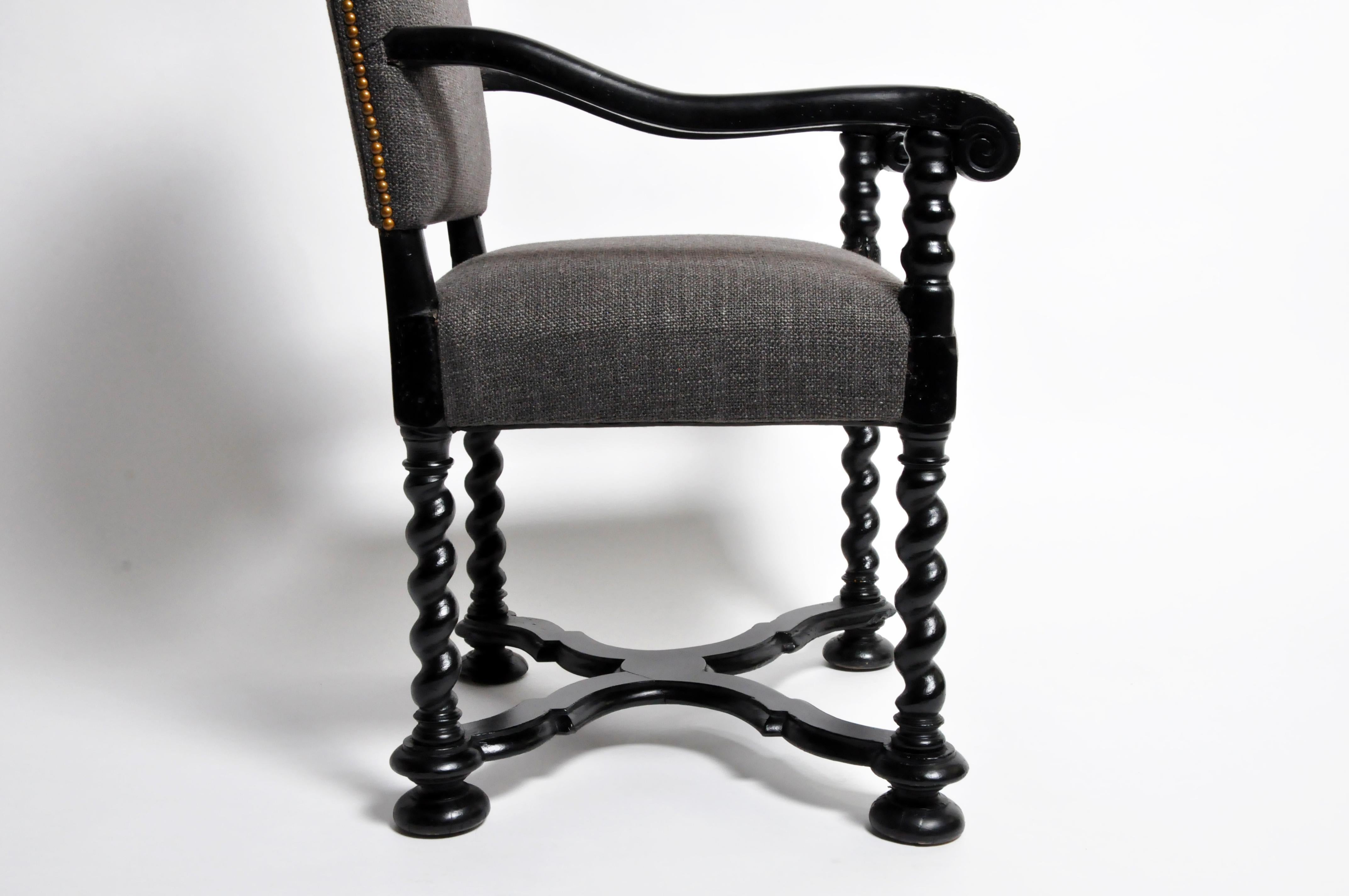Geschnitzter Sessel im Stil Louis XIII im Angebot 8