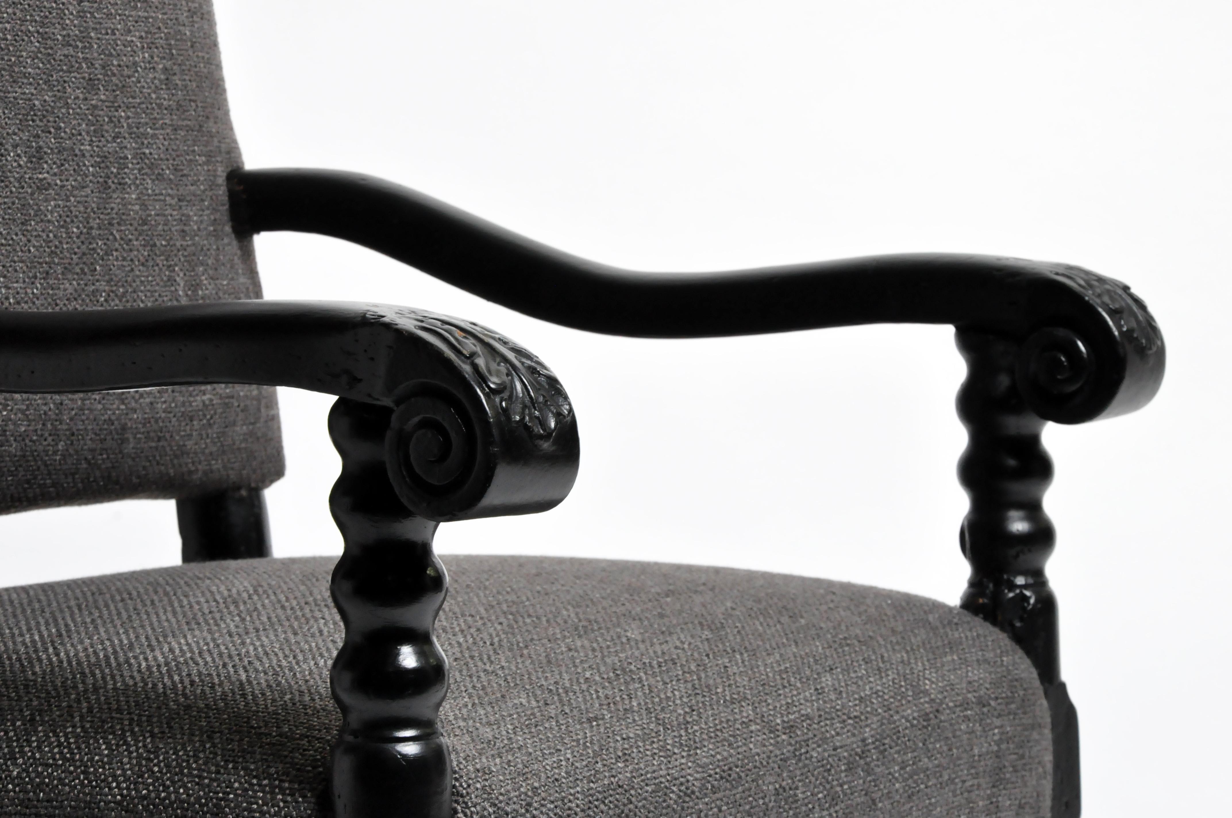 Geschnitzter Sessel im Stil Louis XIII im Angebot 9