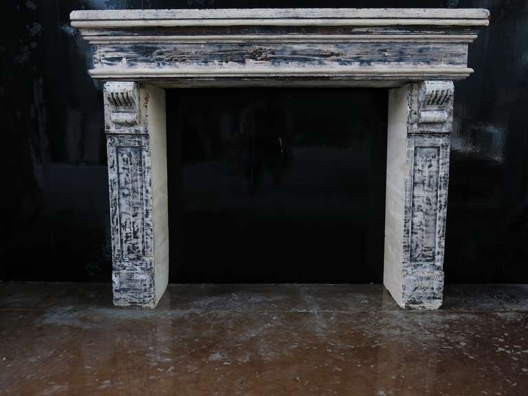 Louis XIII style fireplace in limestone from France, mid-19th century (circa 1850s).
Great sculptures on the mantel.
Petites consoles on the top of the legs. Original patina. Possible to clean it.
Firebox: 88