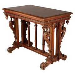 Tavolino in noce francese in stile Luigi XIII
