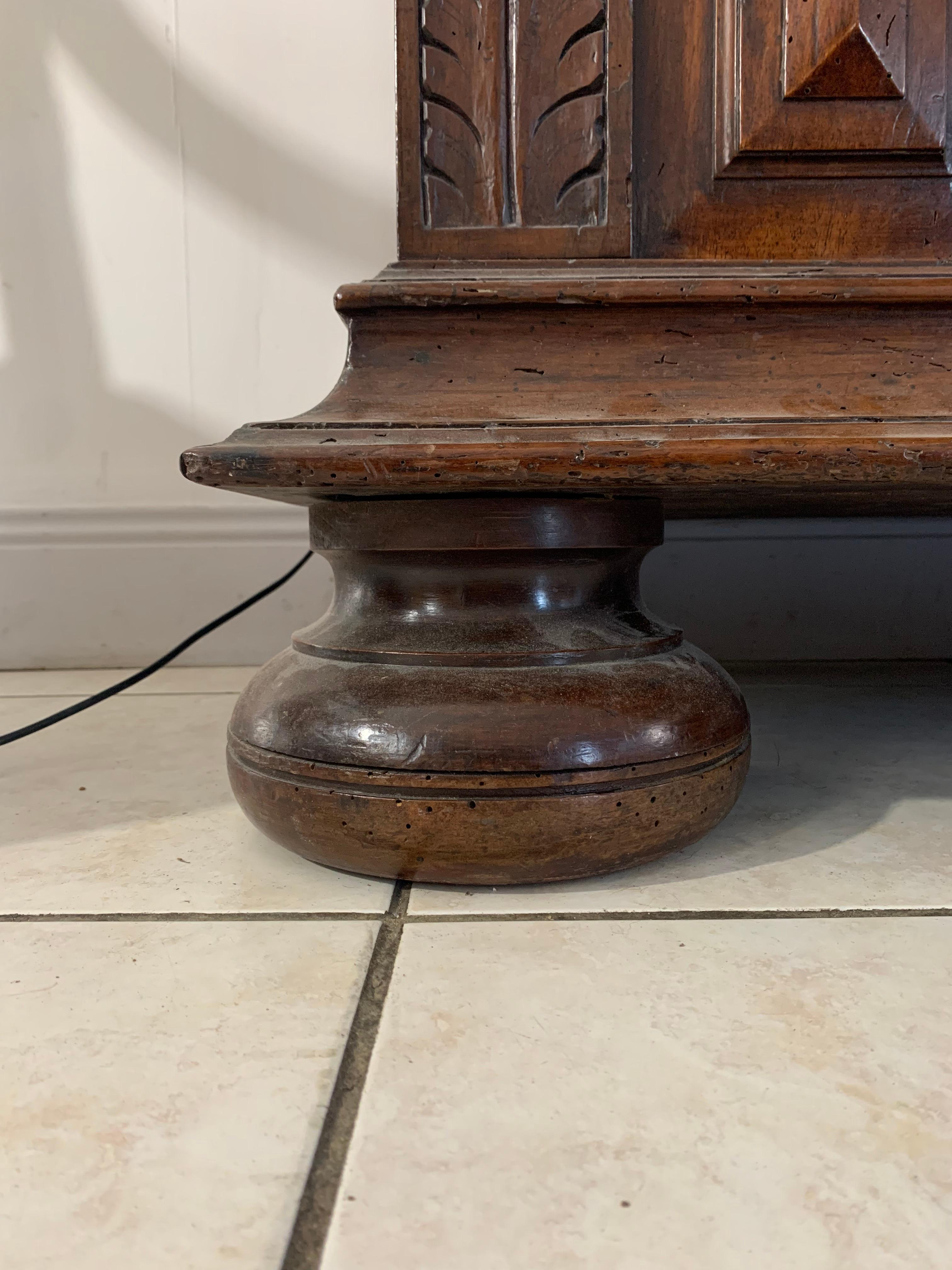 French Walnut Cabinet Early 17th Century In Good Condition For Sale In Beuzevillette, FR