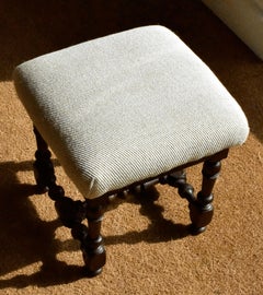 Tabouret de style Louis XIII du château de la Bourdonnaye, Bretagne, France