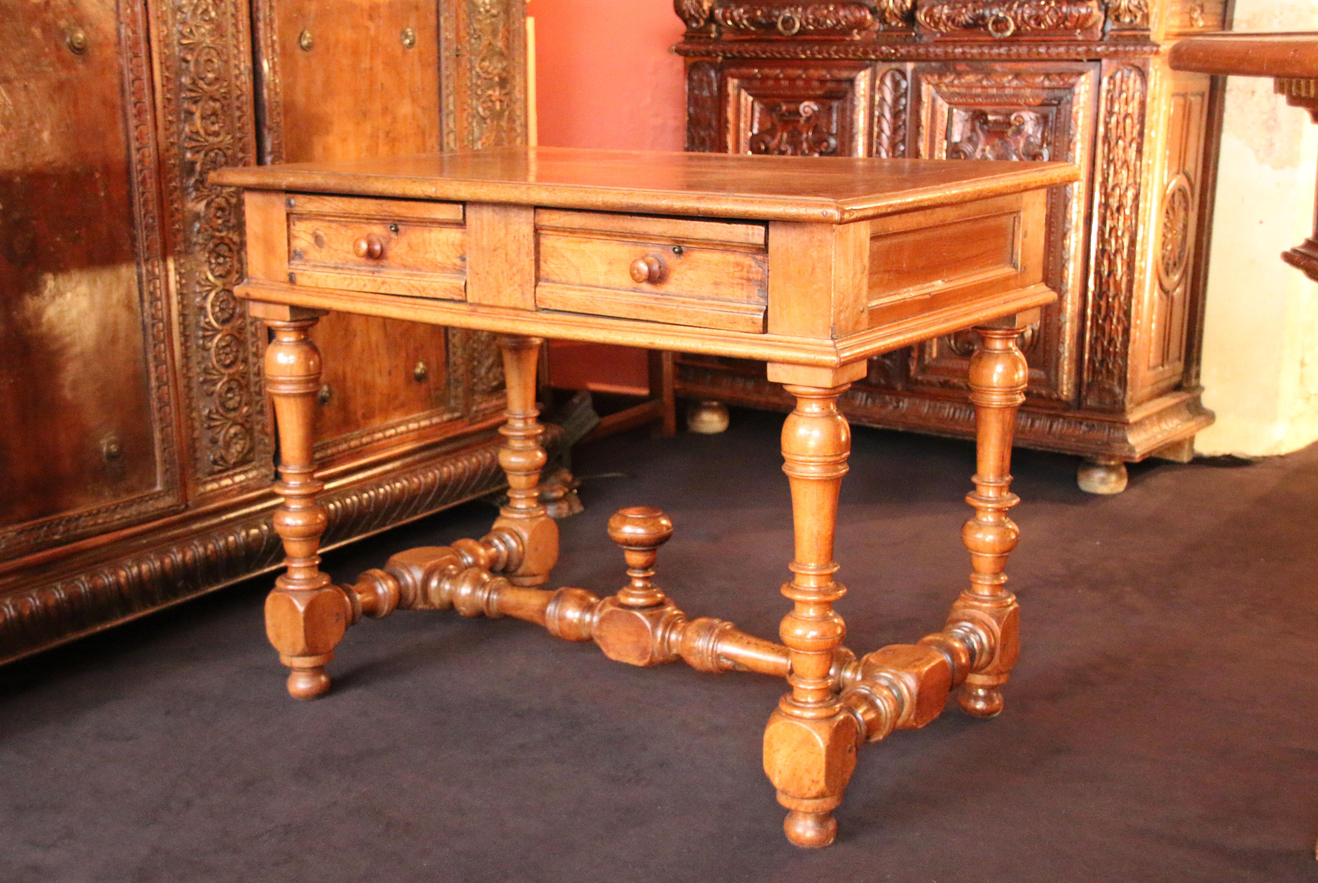 Louis XIII Table In Good Condition For Sale In Paris, FR