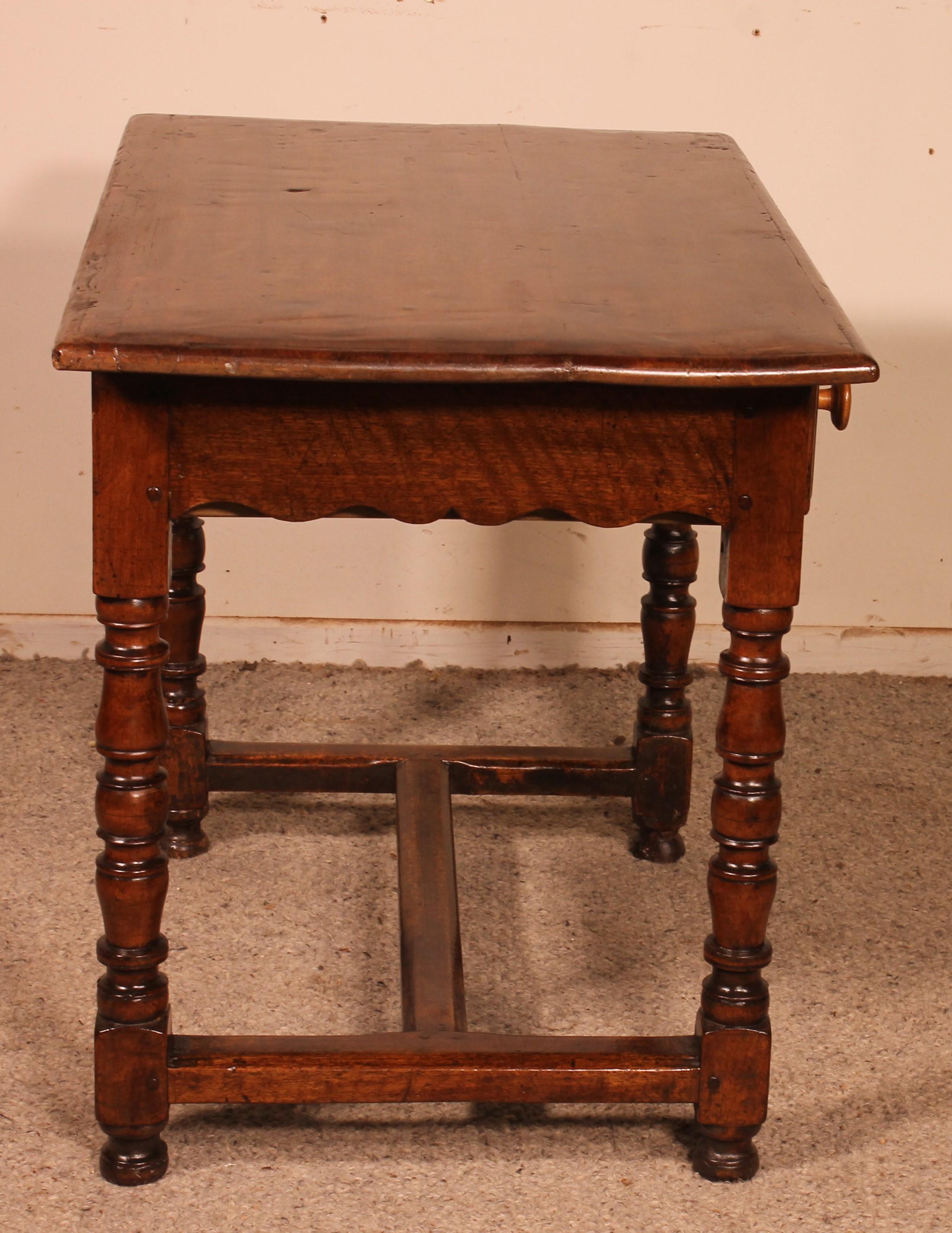 Louis XIII Table in Walnut, 17th Century For Sale 5