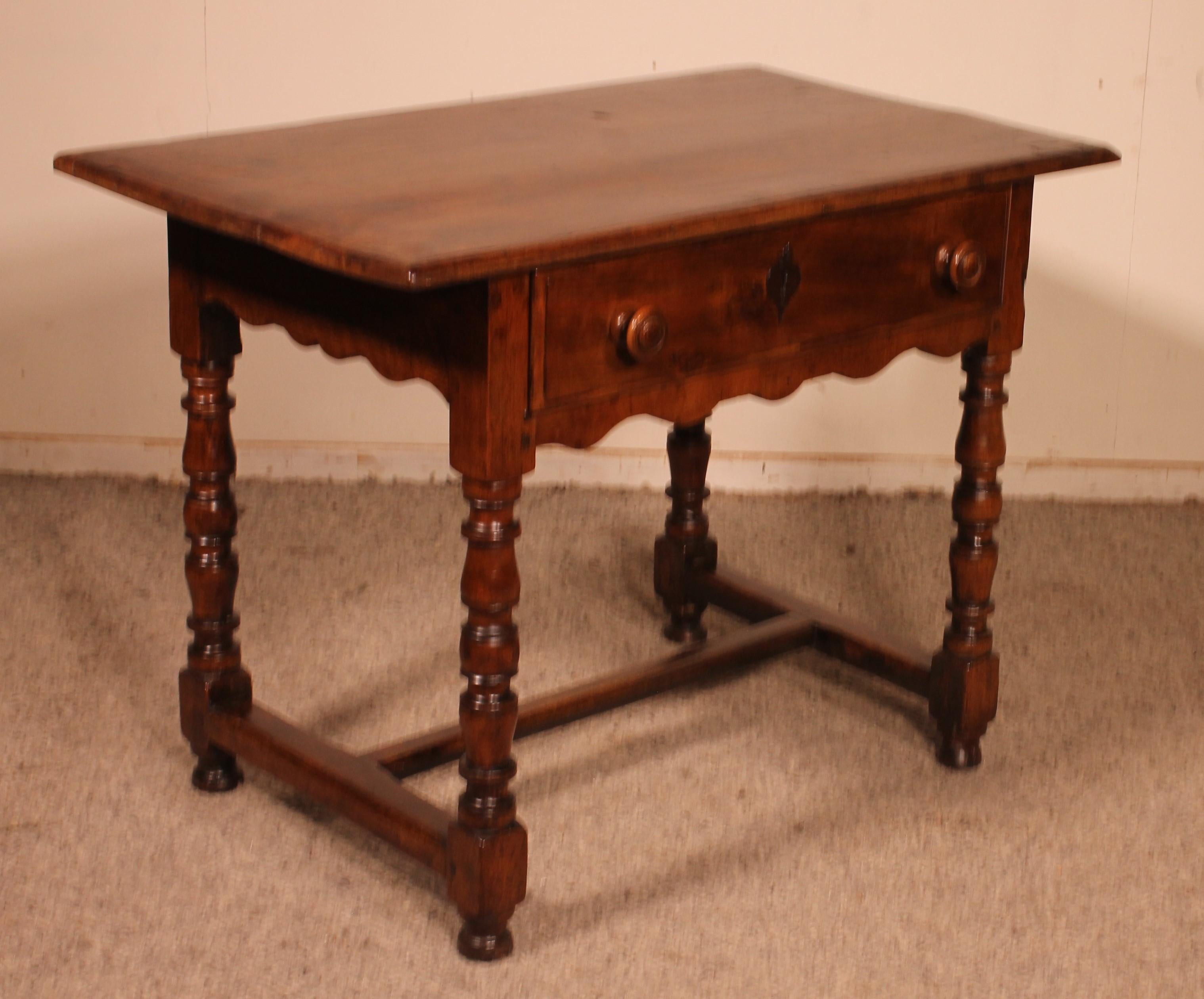 Louis XIII Table in Walnut, 17th Century For Sale 6