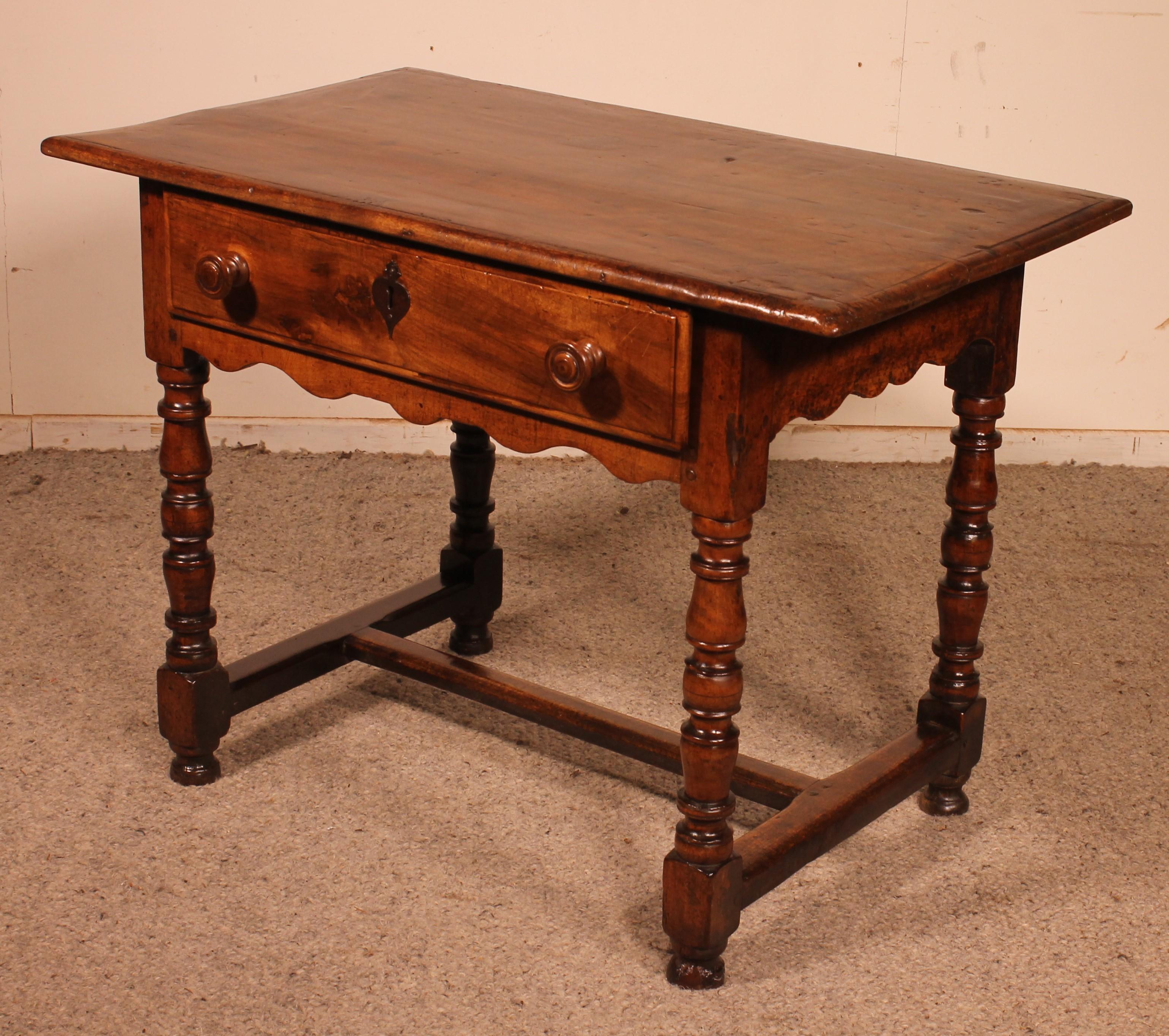 Louis XIII Table in Walnut, 17th Century For Sale 1