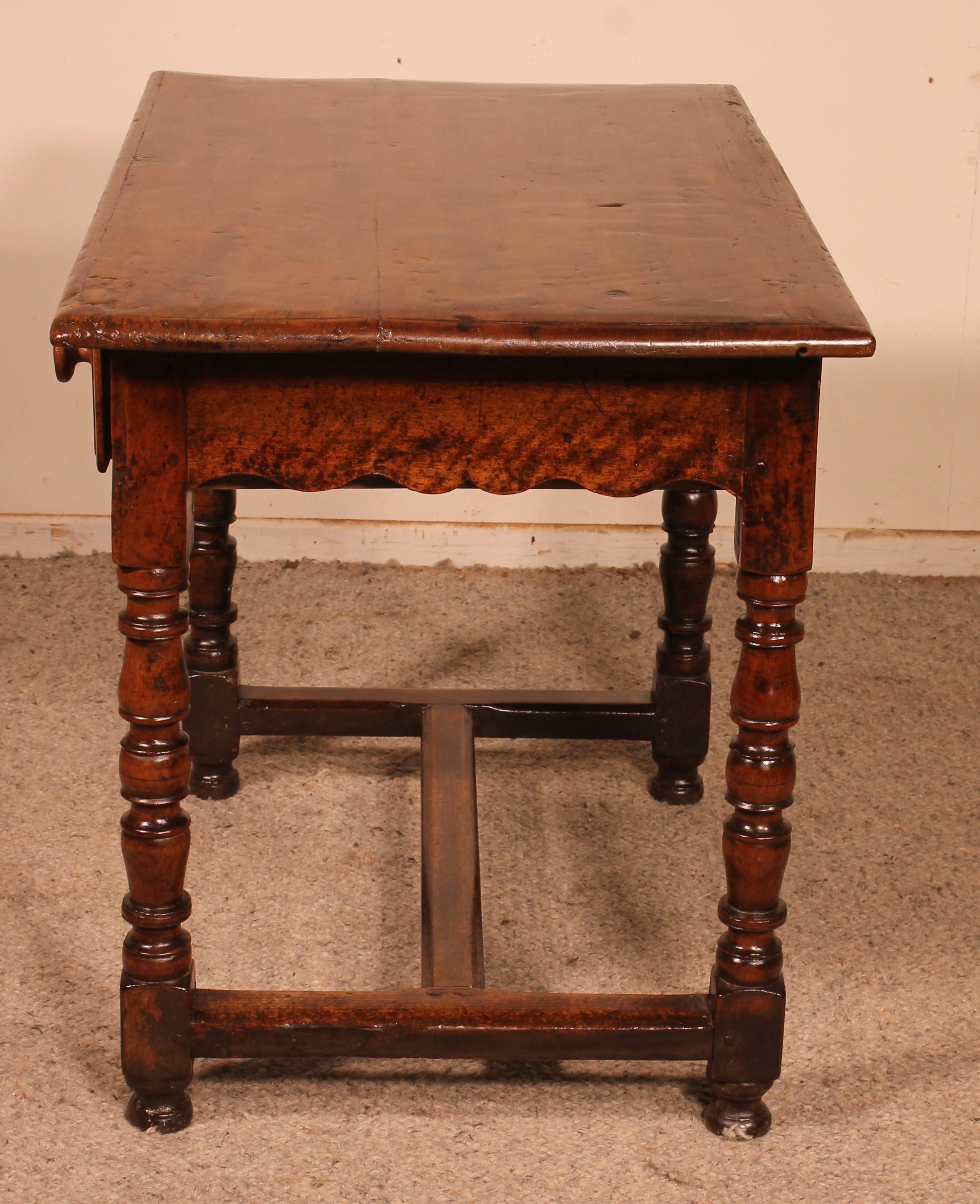 Louis XIII Table in Walnut, 17th Century For Sale 3
