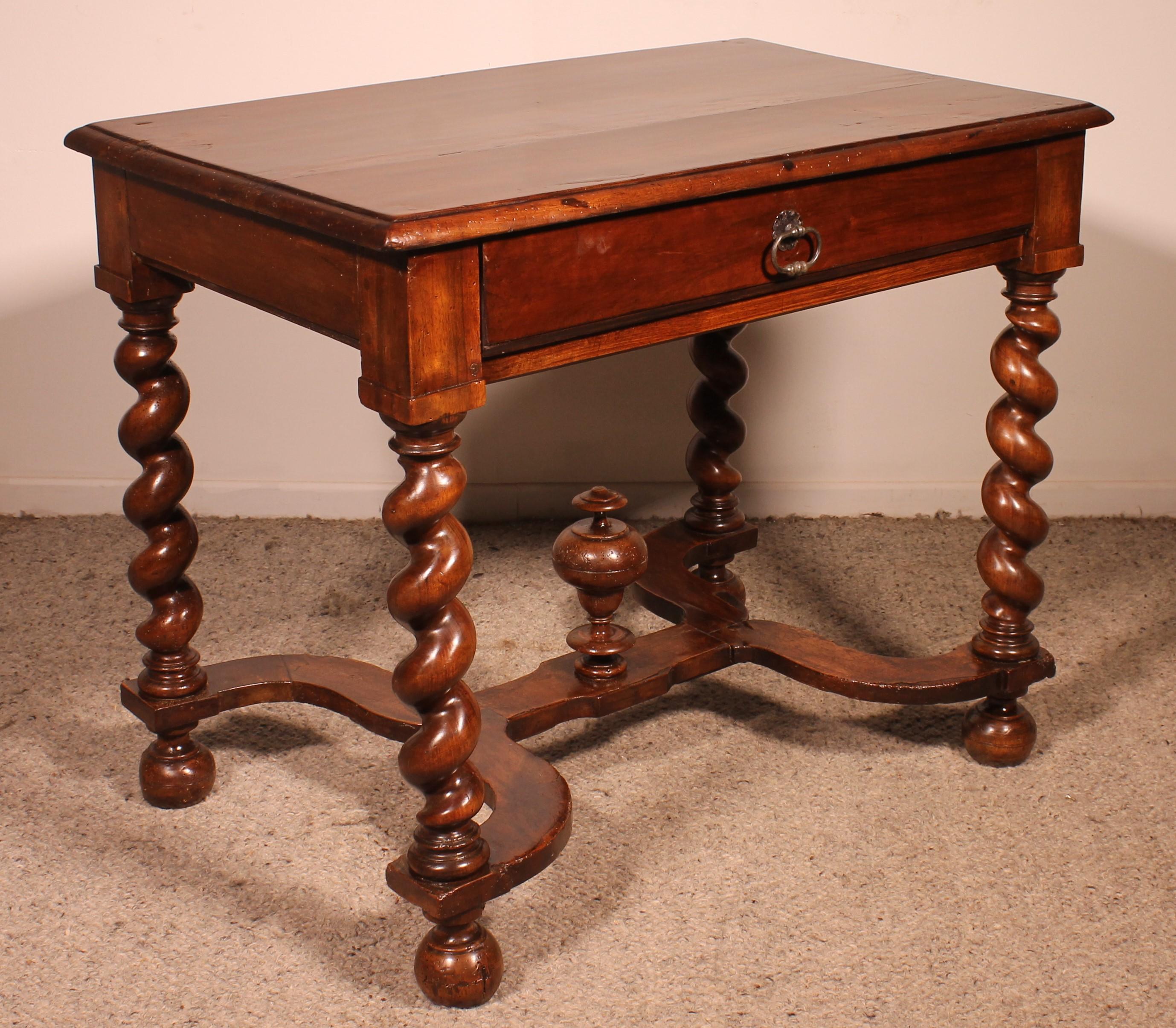 Louis XIII Table In Walnut -17th Century For Sale 5
