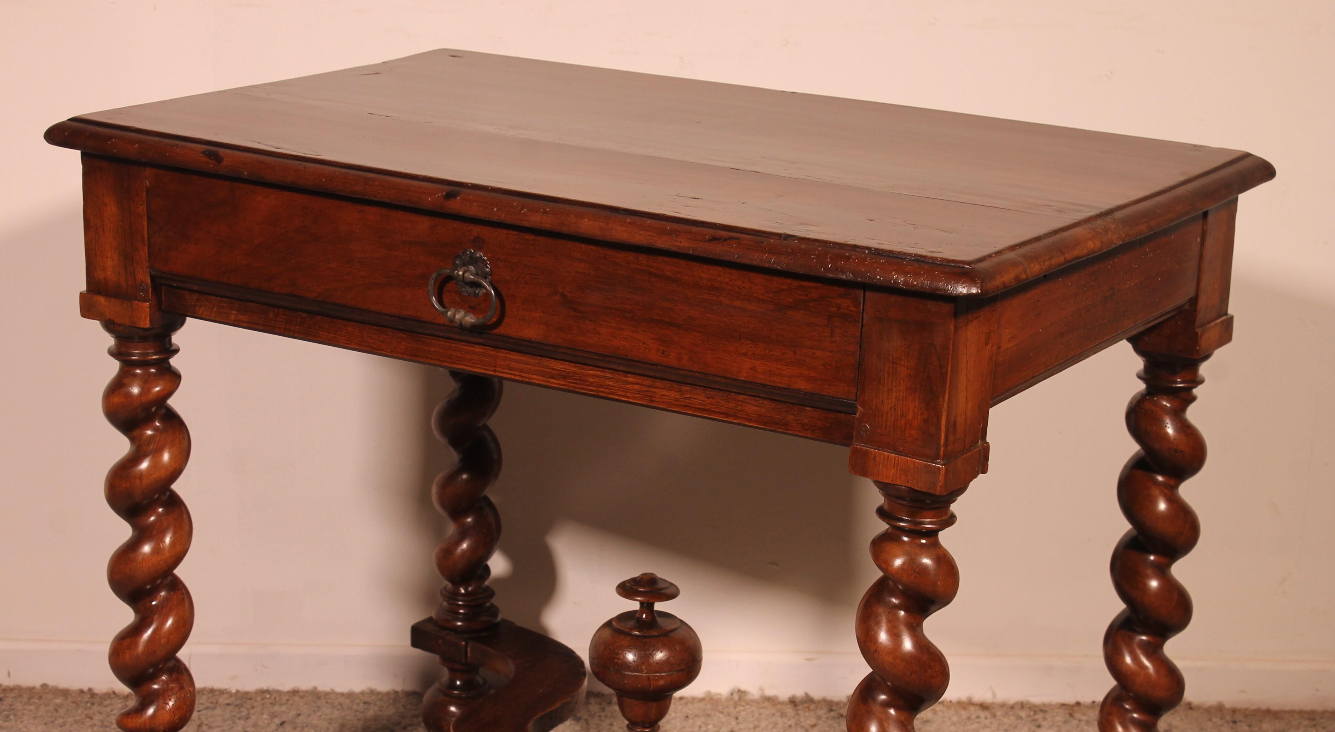 Louis XIII Table In Walnut -17th Century For Sale 1