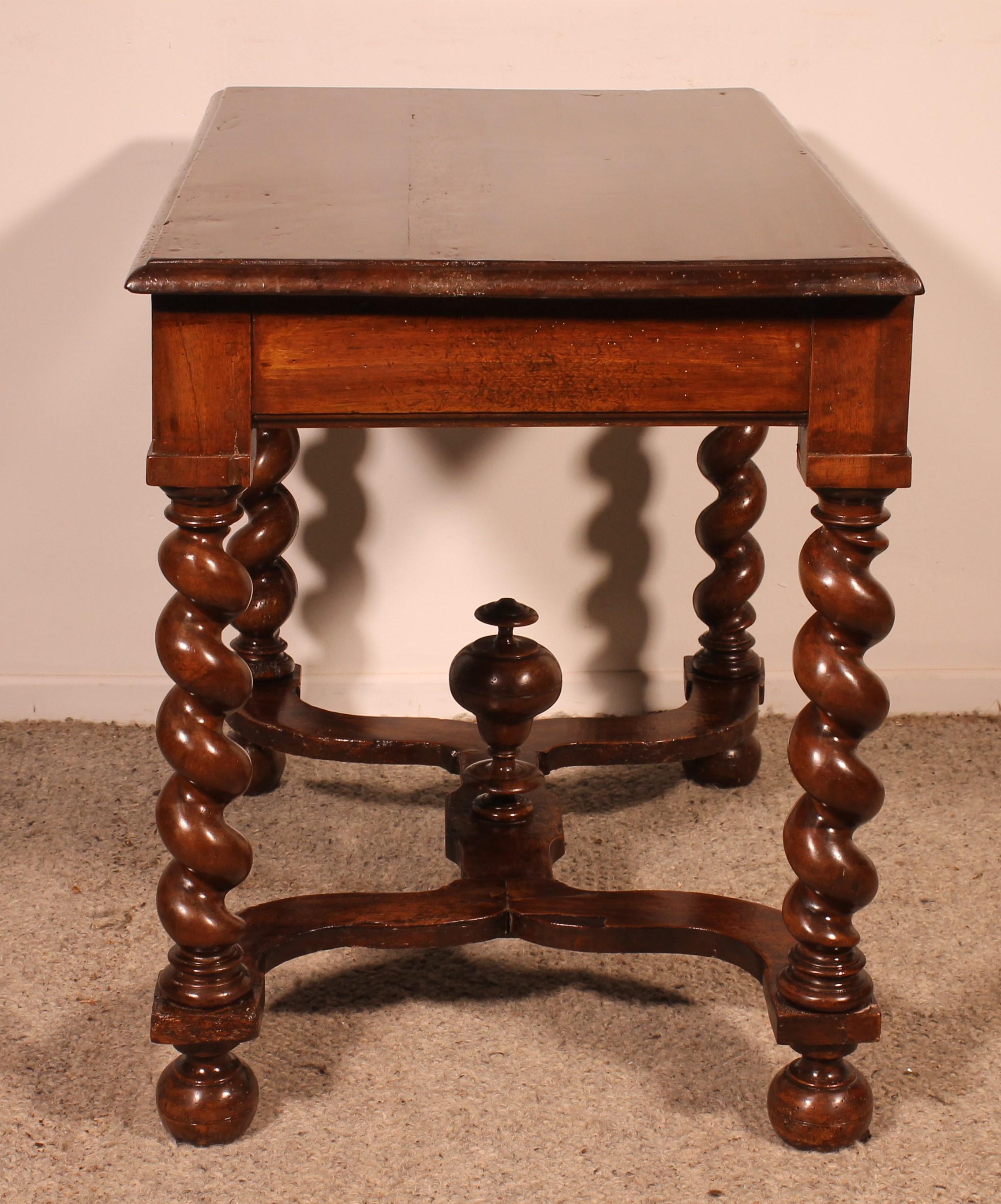 Louis XIII Table In Walnut -17th Century For Sale 2