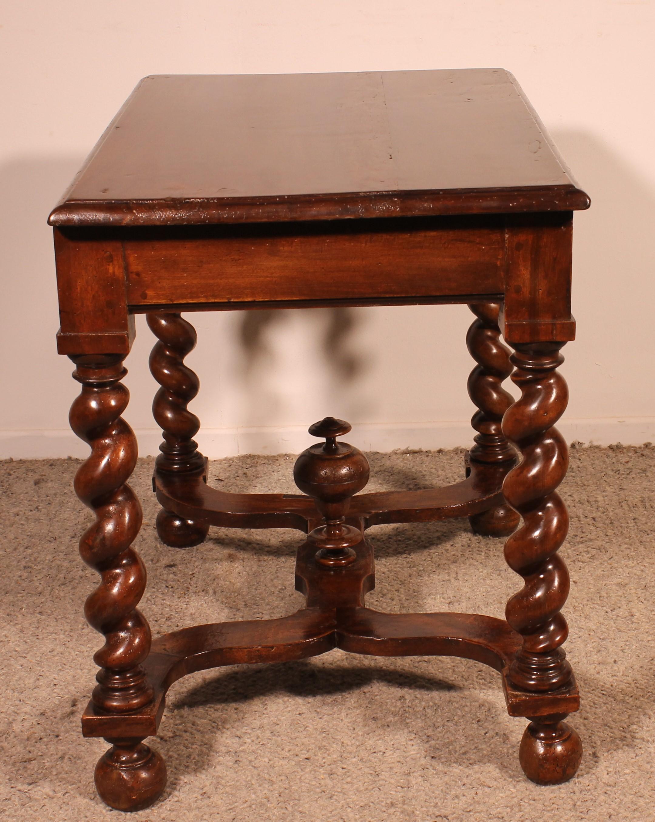 Louis XIII Table In Walnut -17th Century For Sale 4