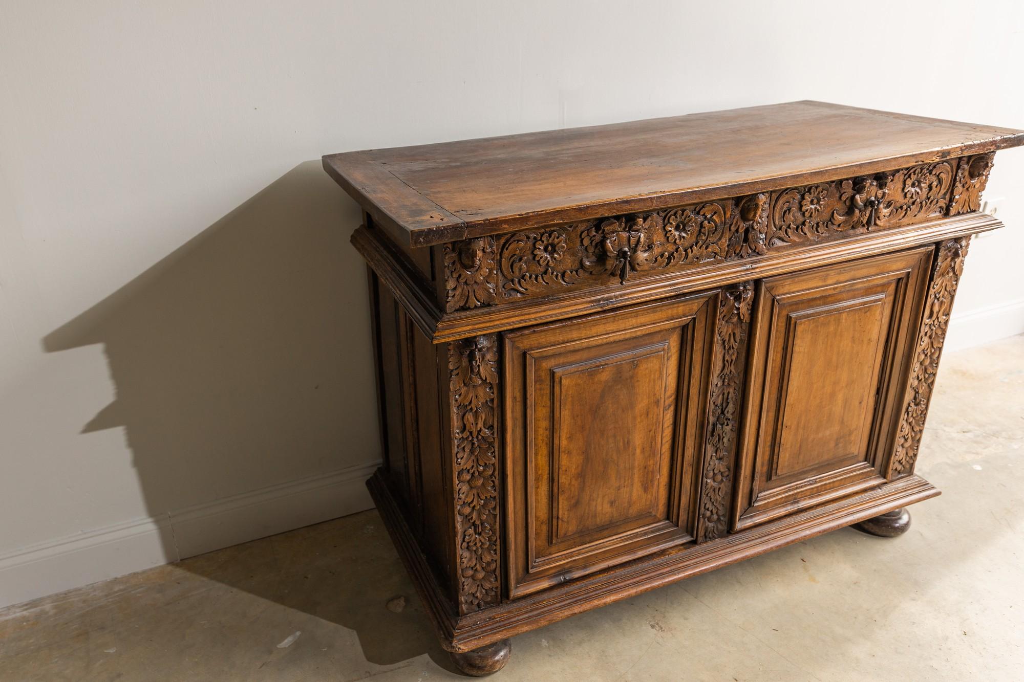 Louis XIII Walnut Buffet In Good Condition For Sale In Madison, MS