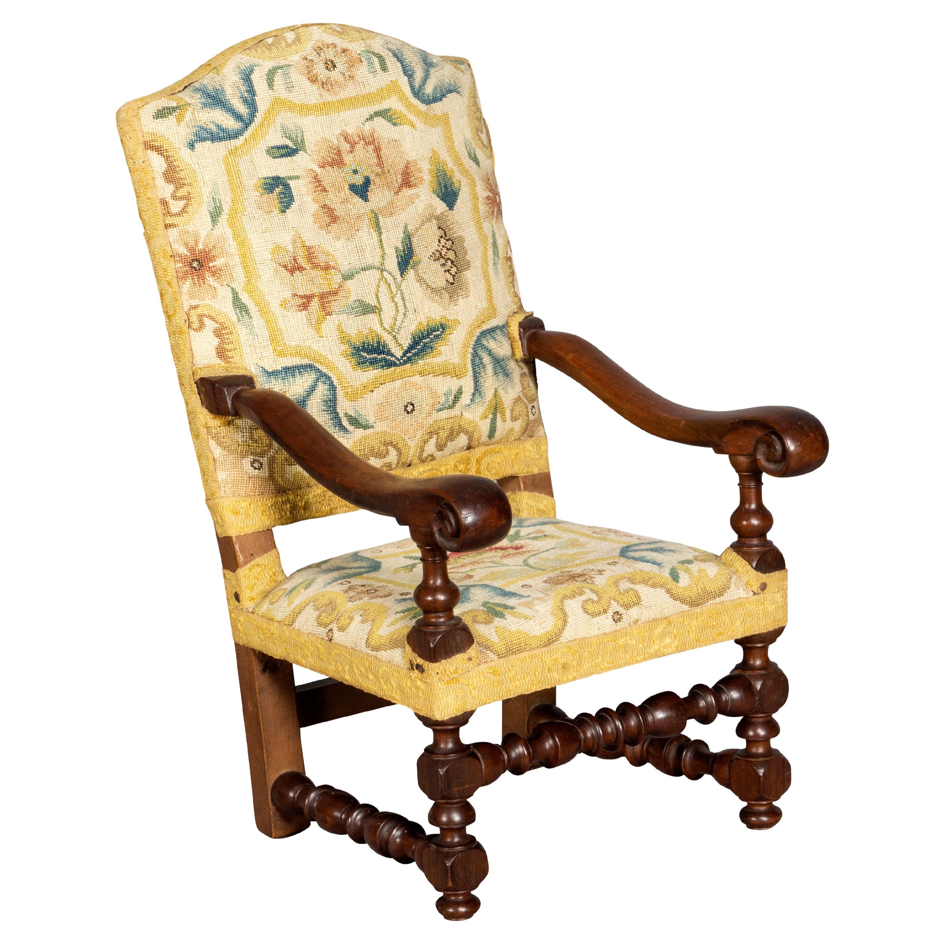 Louis XIII. Miniatur-Sessel aus Nussbaumholz
