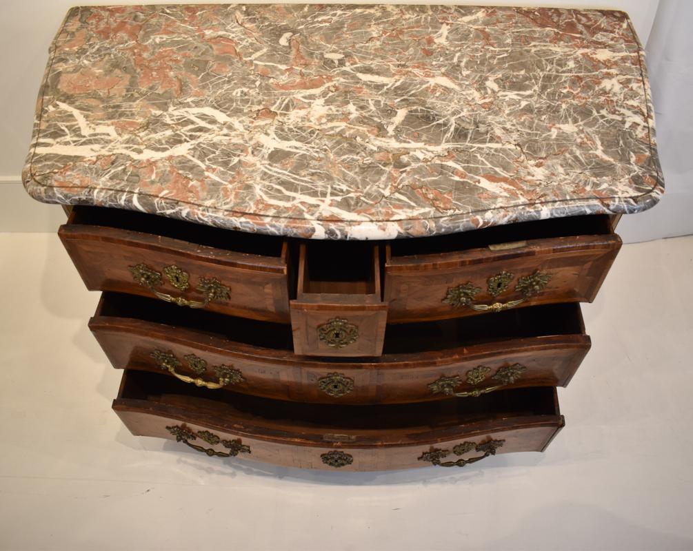 Fino al XVIII secolo Cassapanca Luigi XIV, XVIII secolo, con piano in marmo in vendita