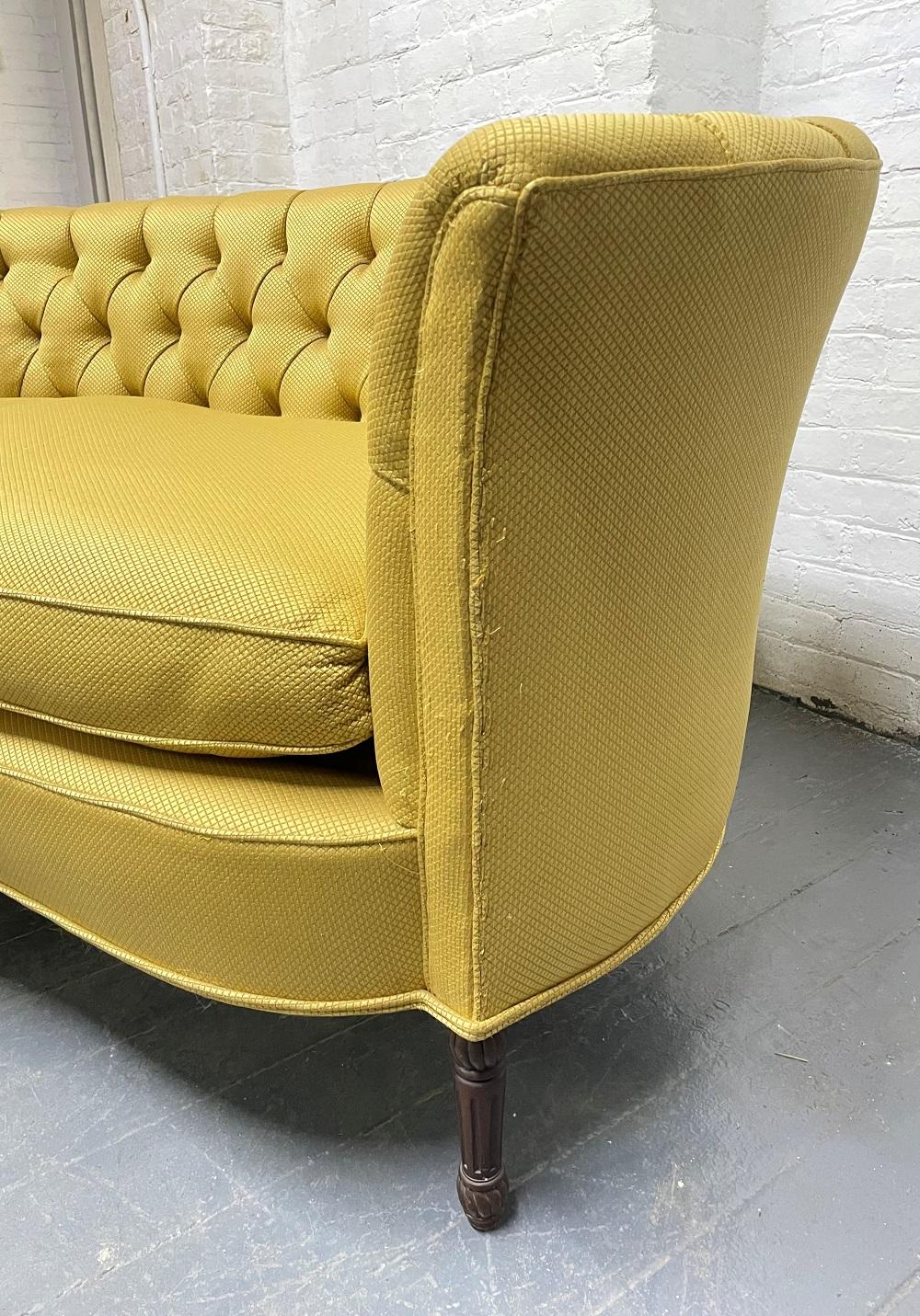 Loveseat Acolchado Estilo Antiguo Luis XIV en venta 1