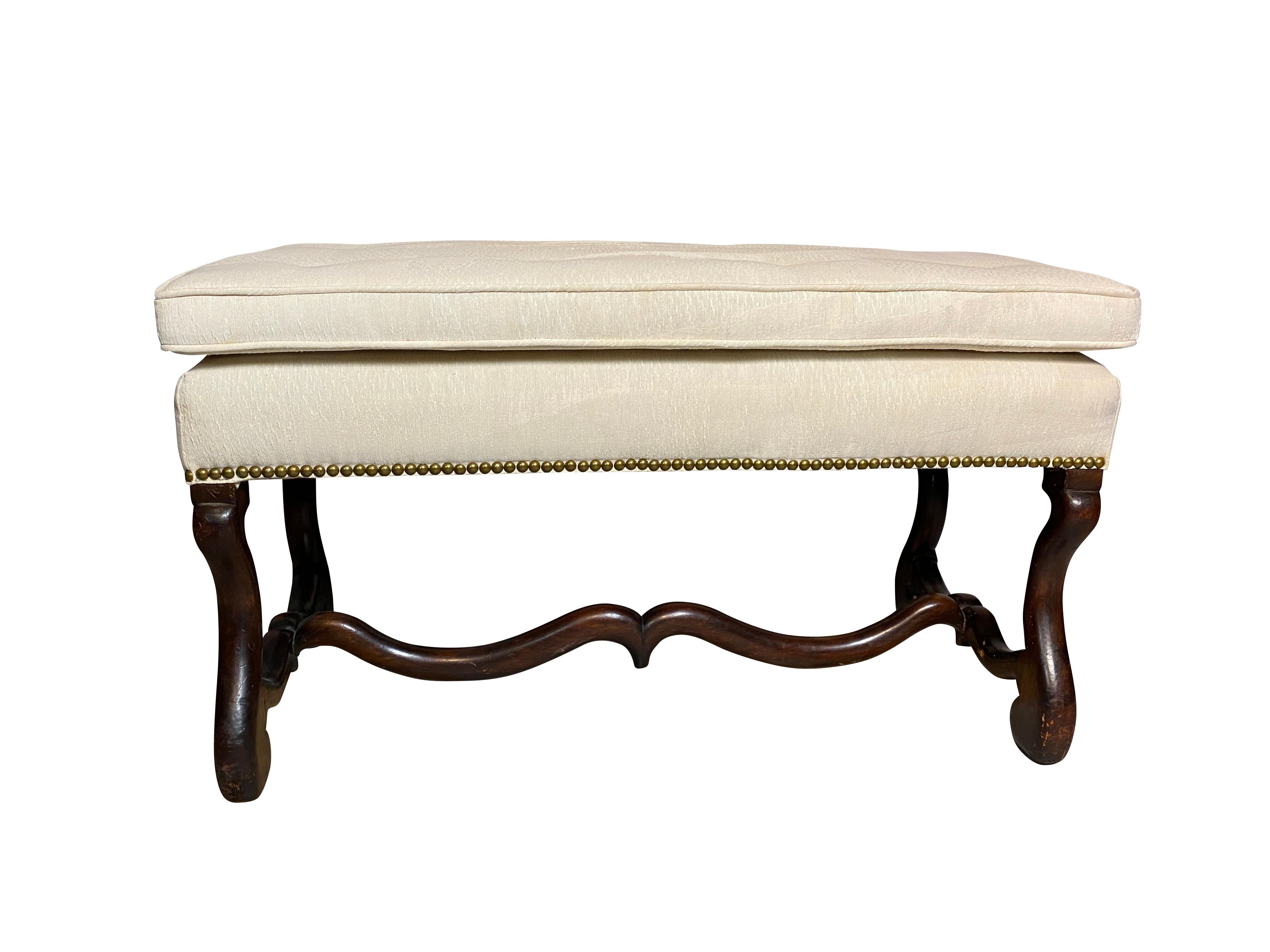 Louis XIV Baroque Os De Mouton Walnut Bench In Good Condition In Essex, MA