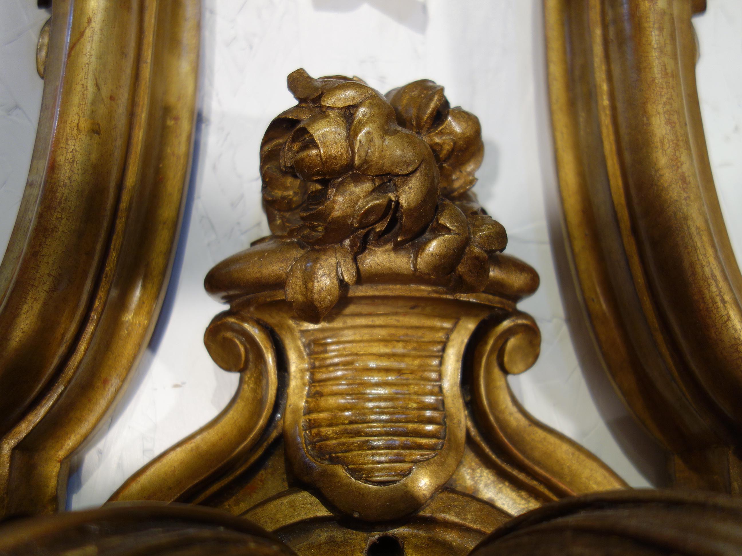 Louis XIV Baroque Style Italian Carved Giltwood Pair of Sconces, circa 1930 For Sale 5