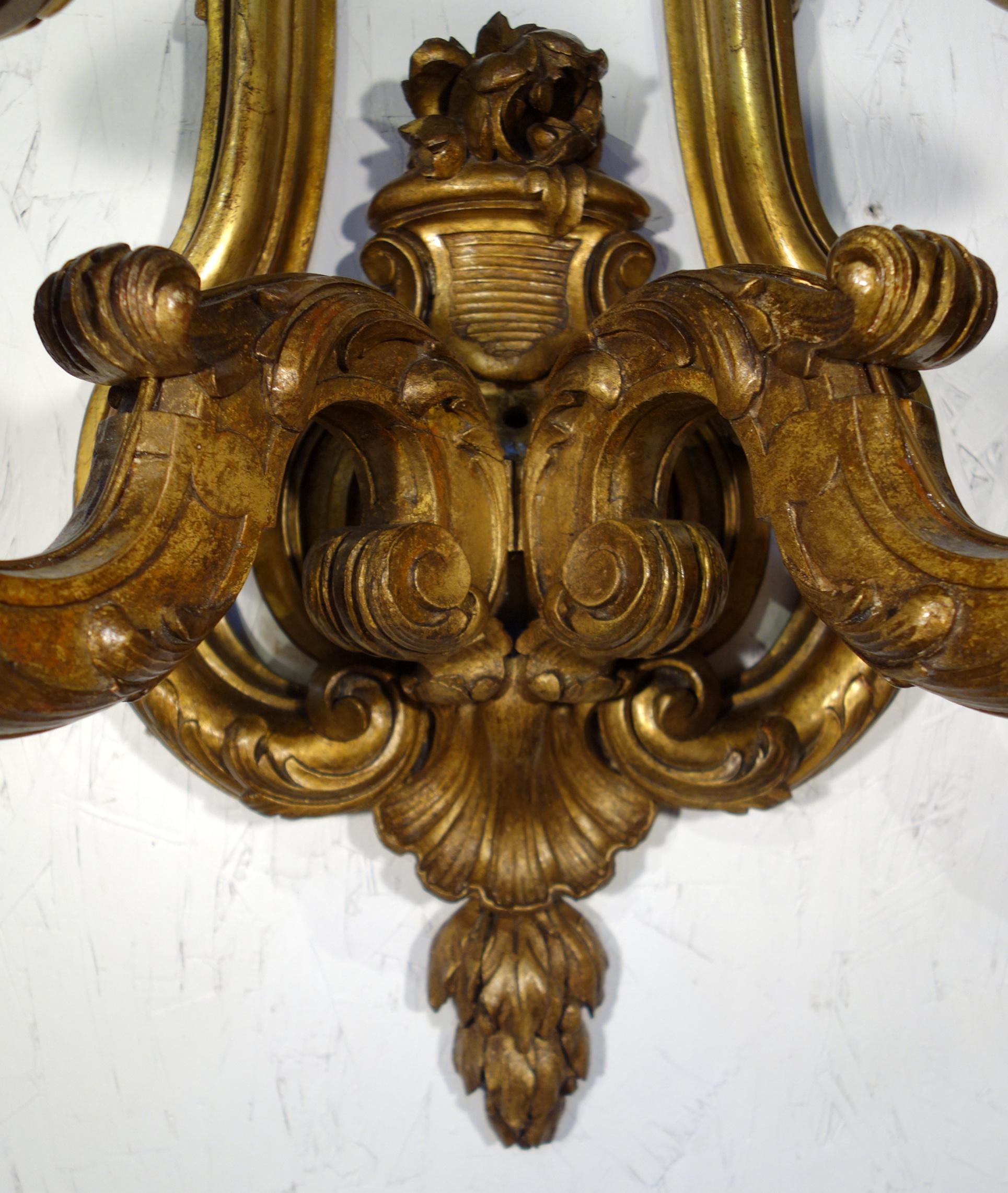 Louis XIV Baroque Style Italian Carved Giltwood Pair of Sconces, circa 1930 For Sale 10