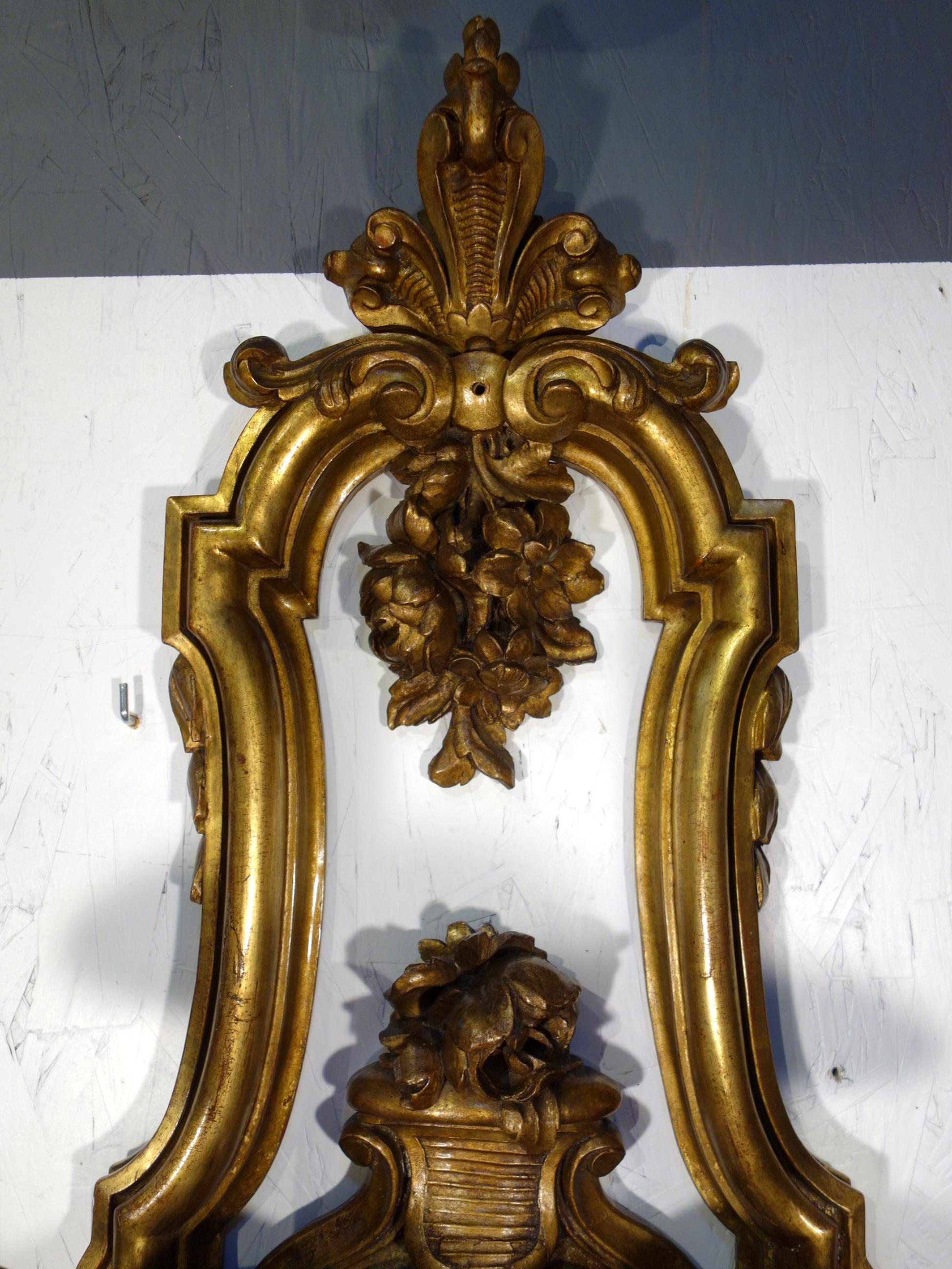Louis XIV Baroque Style Italian Carved Giltwood Pair of Sconces, circa 1930 For Sale 11