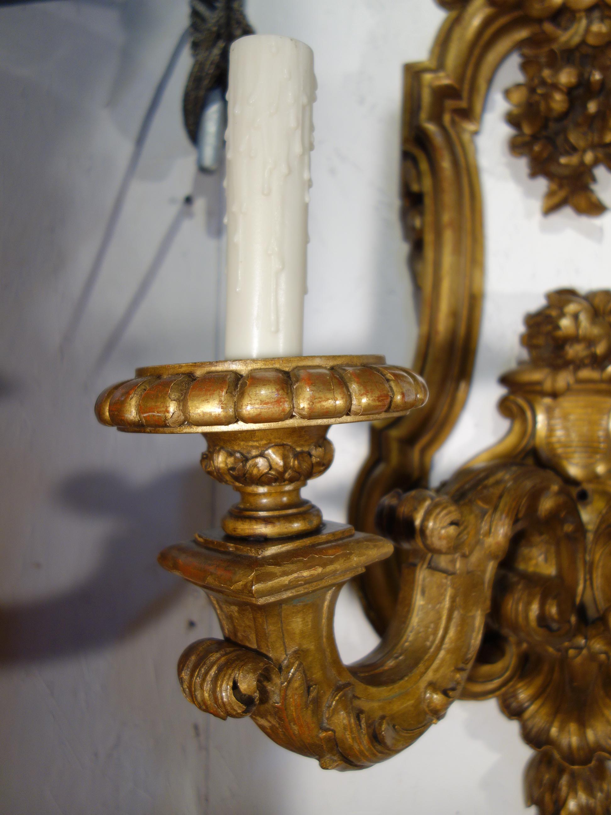 Louis XIV Baroque Style Italian Carved Giltwood Pair of Sconces, circa 1930 For Sale 1
