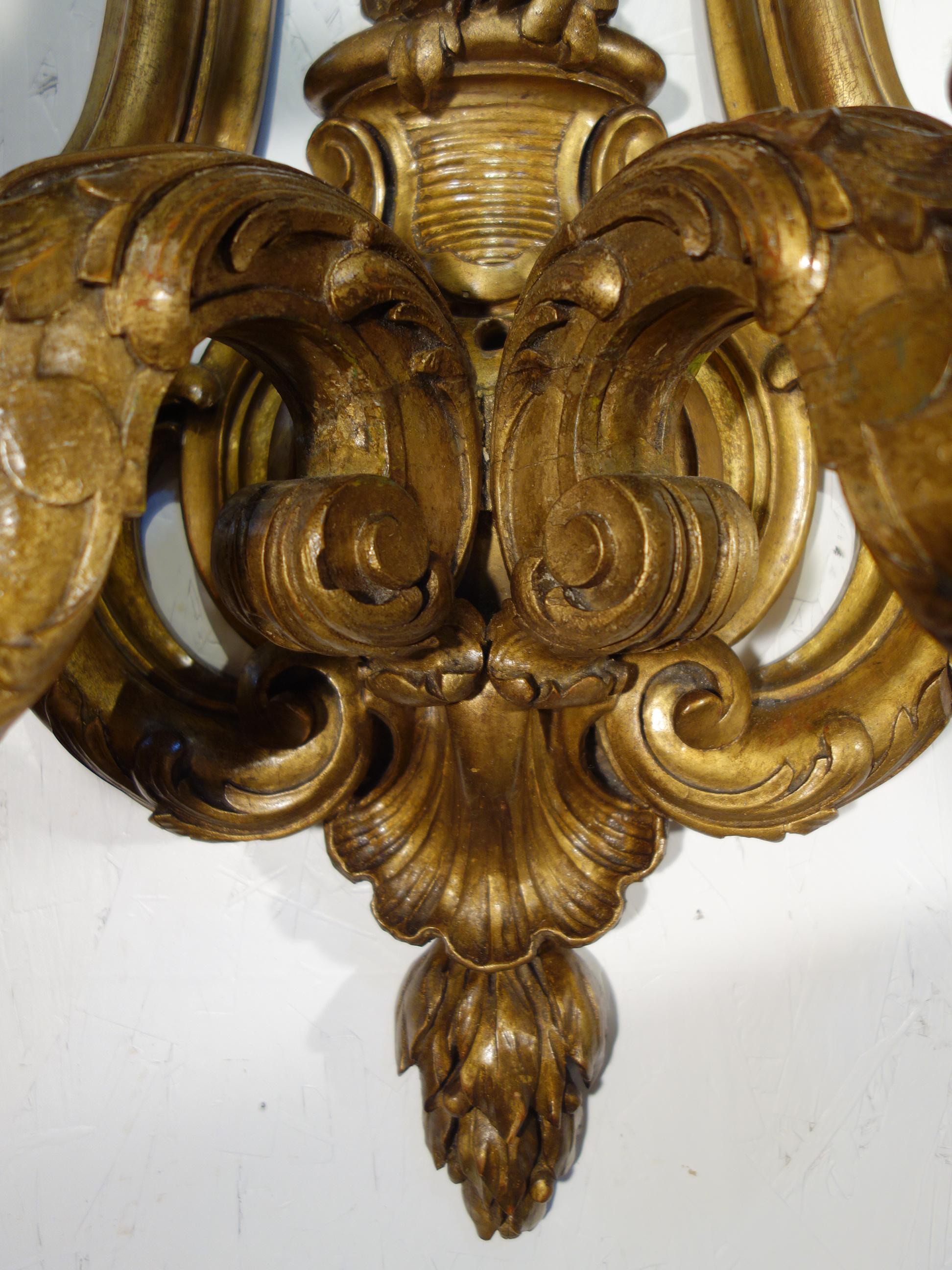 Louis XIV Baroque Style Italian Carved Giltwood Pair of Sconces, circa 1930 For Sale 2