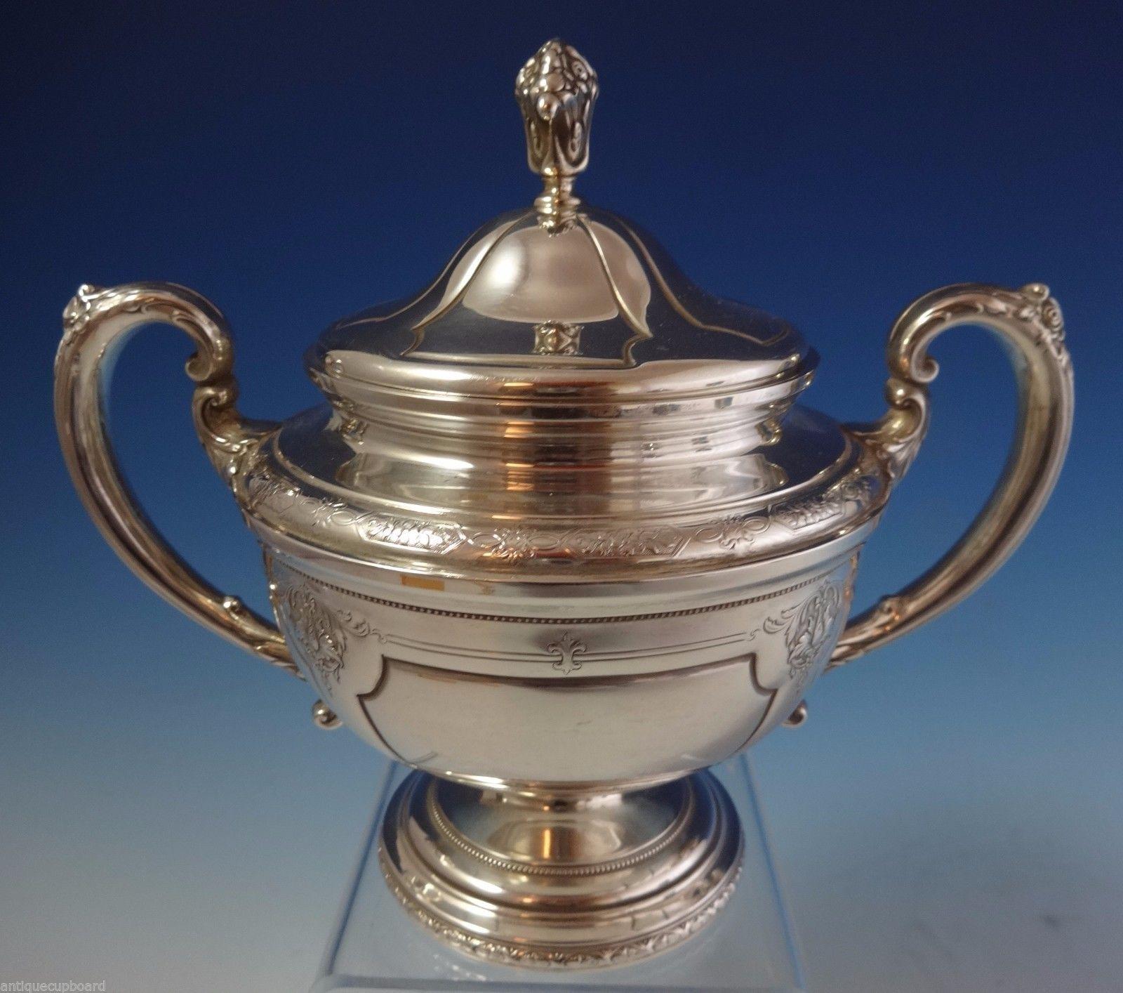 Louis XIV by Towle
Celebrate all of your meals in style with Louis XIV by Towle. Founded in 1690 in Massachusetts, the elite artisans at Towle Silversmiths handcrafted exquisite sterling silver with exceptional quality balanced with form and