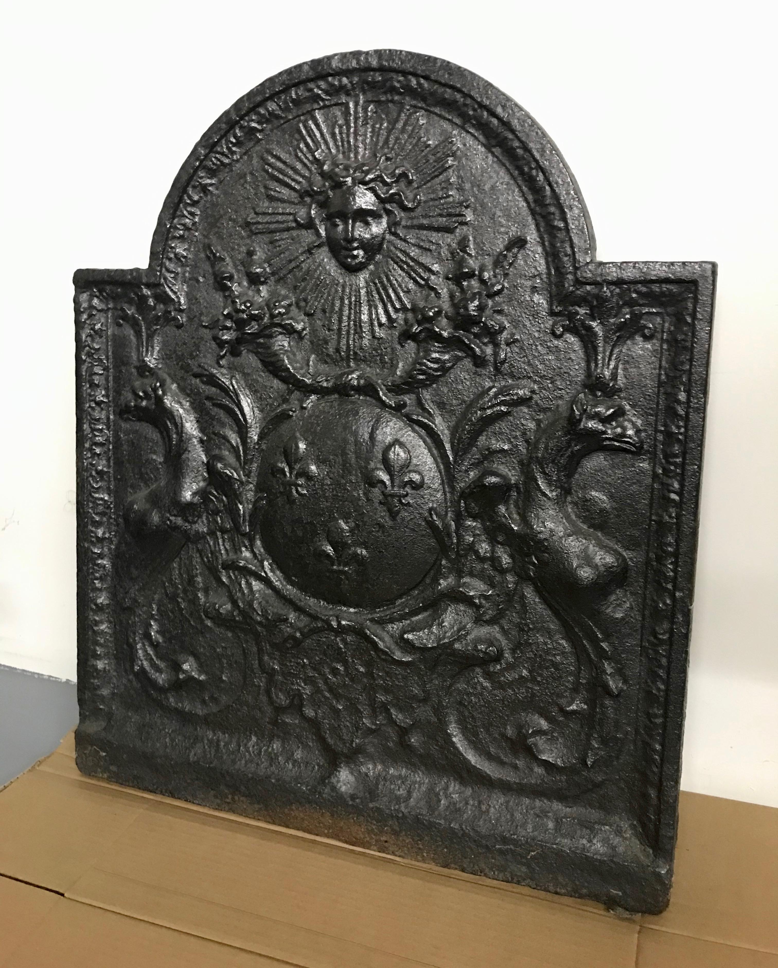 Louis XIV Cast Iron Fireback Featuring the Sun King and Royal Heraldic Symbols In Good Condition In Pembroke, MA