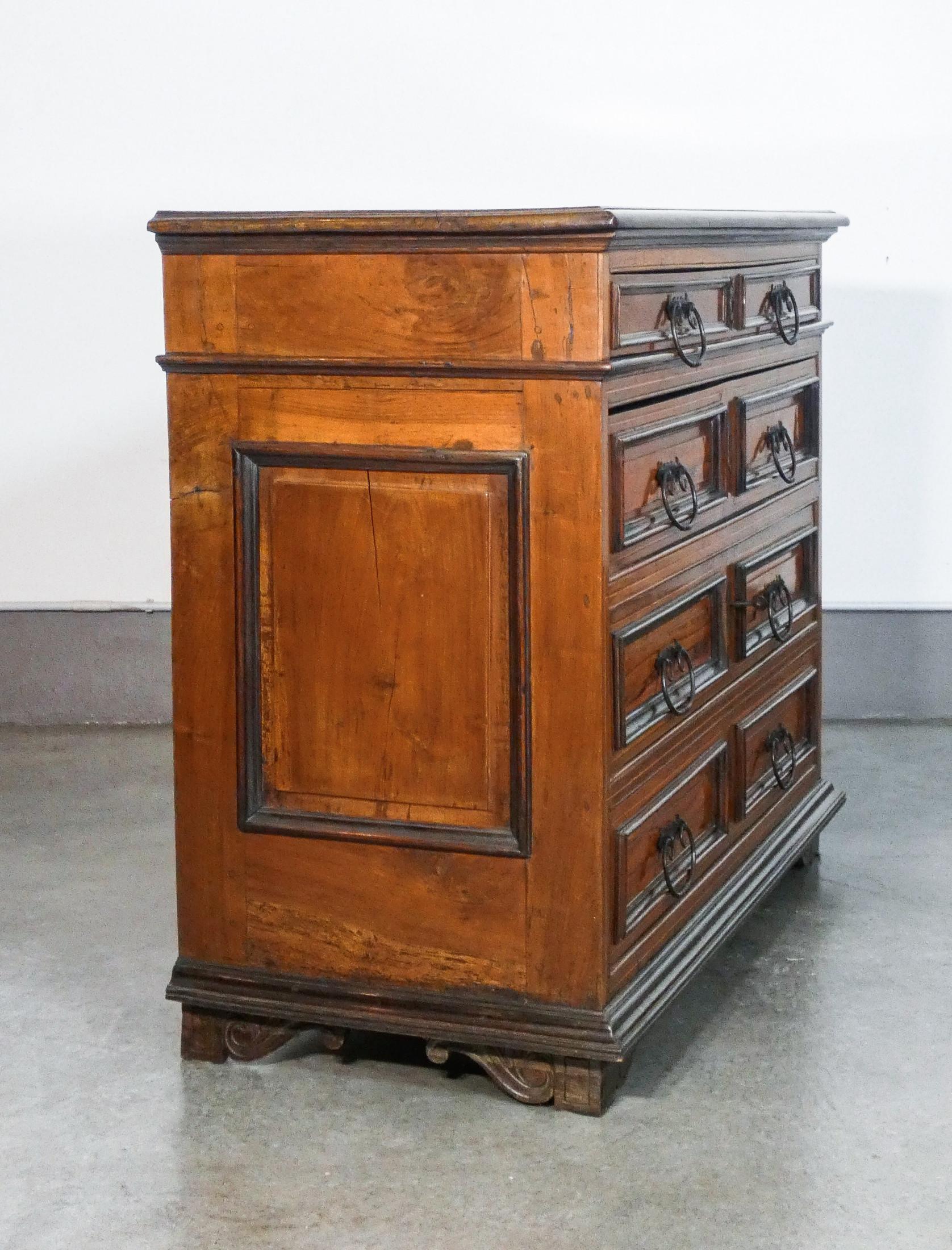 Cassettone Luigi XIV in noce e radica, 1700 in vendita 4
