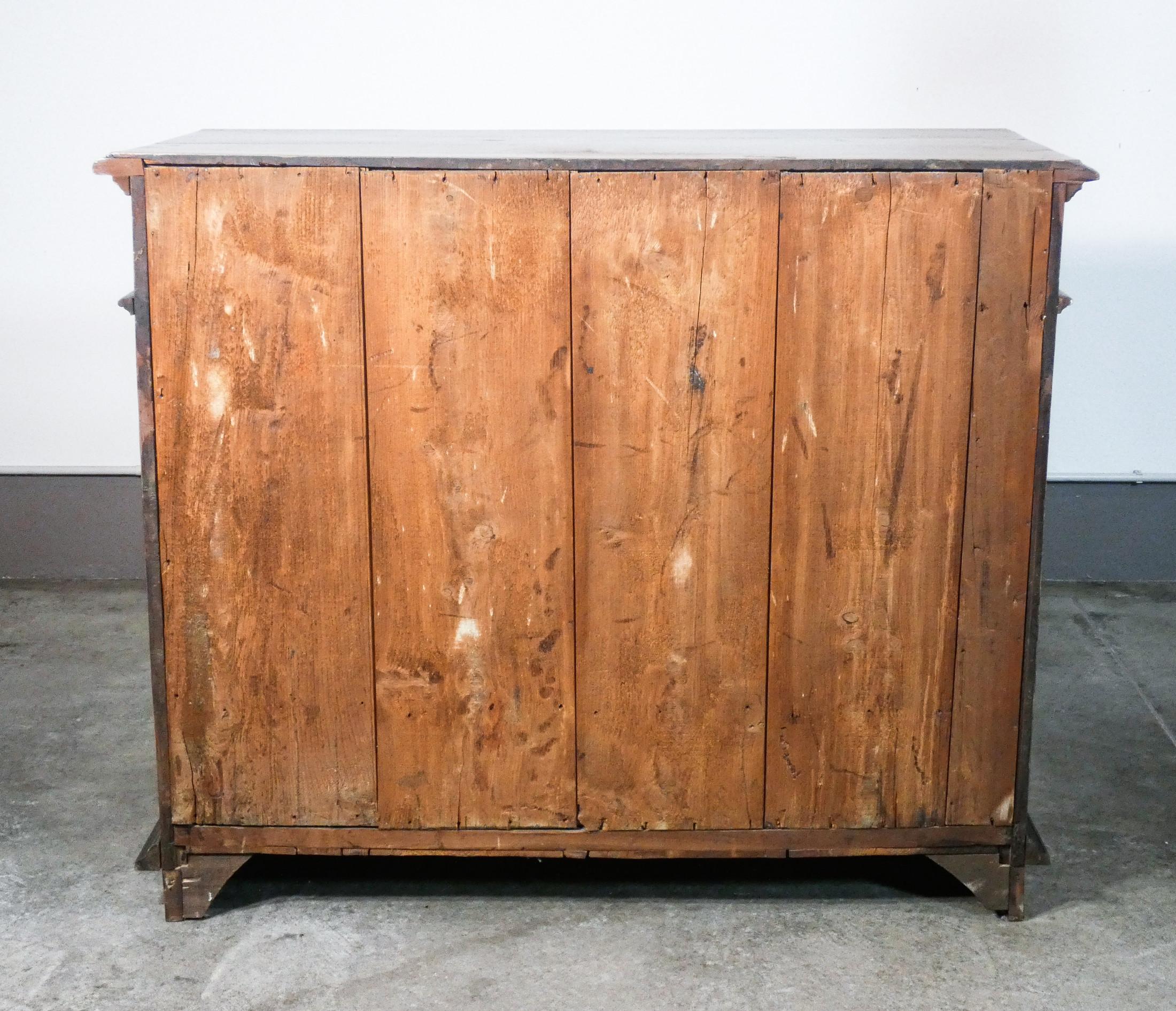 Cassettone Luigi XIV in noce e radica, 1700 in vendita 7