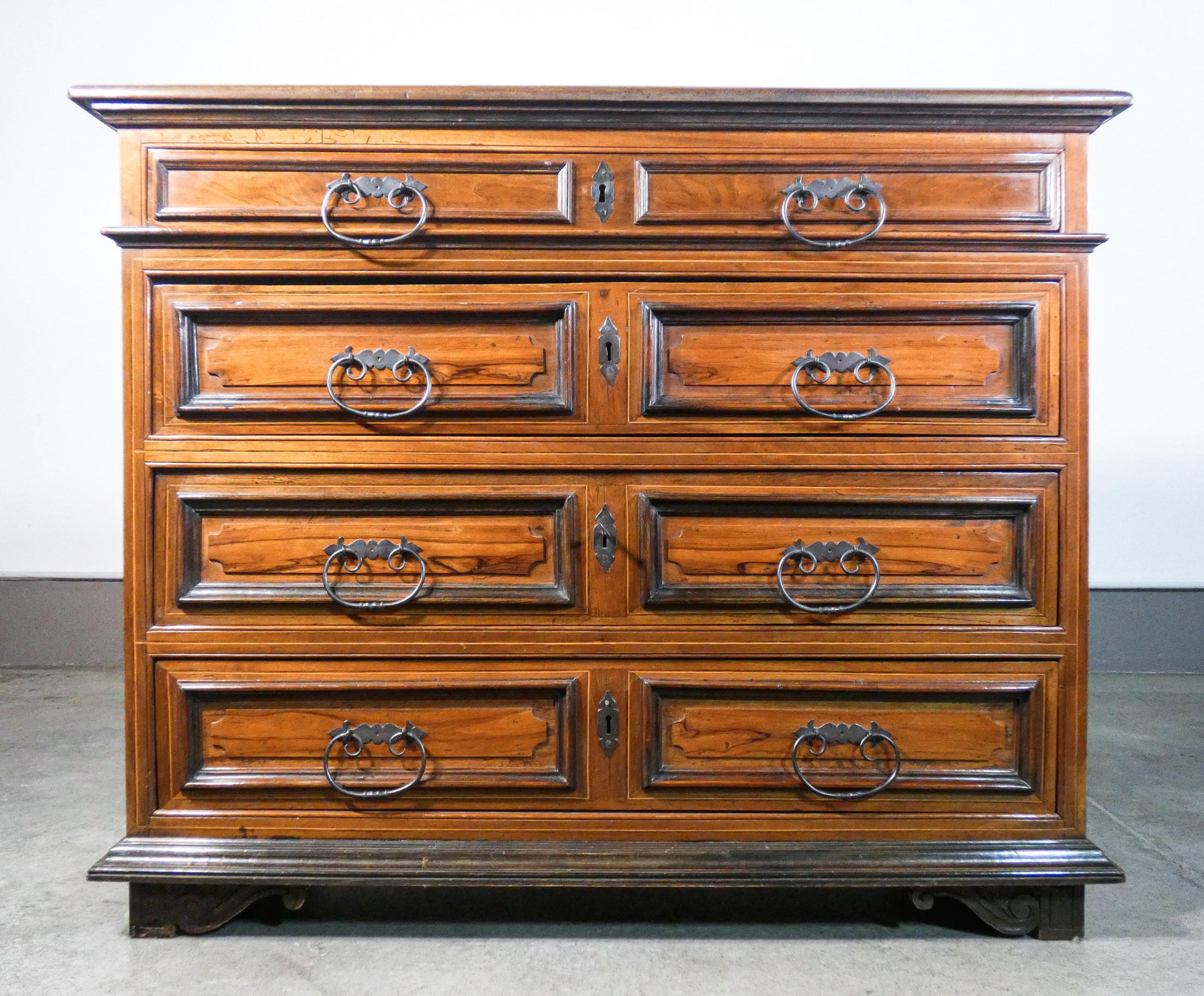 Louis XIV Chest of Drawers in Walnut and Briar, 1700 In Good Condition For Sale In Torino, IT