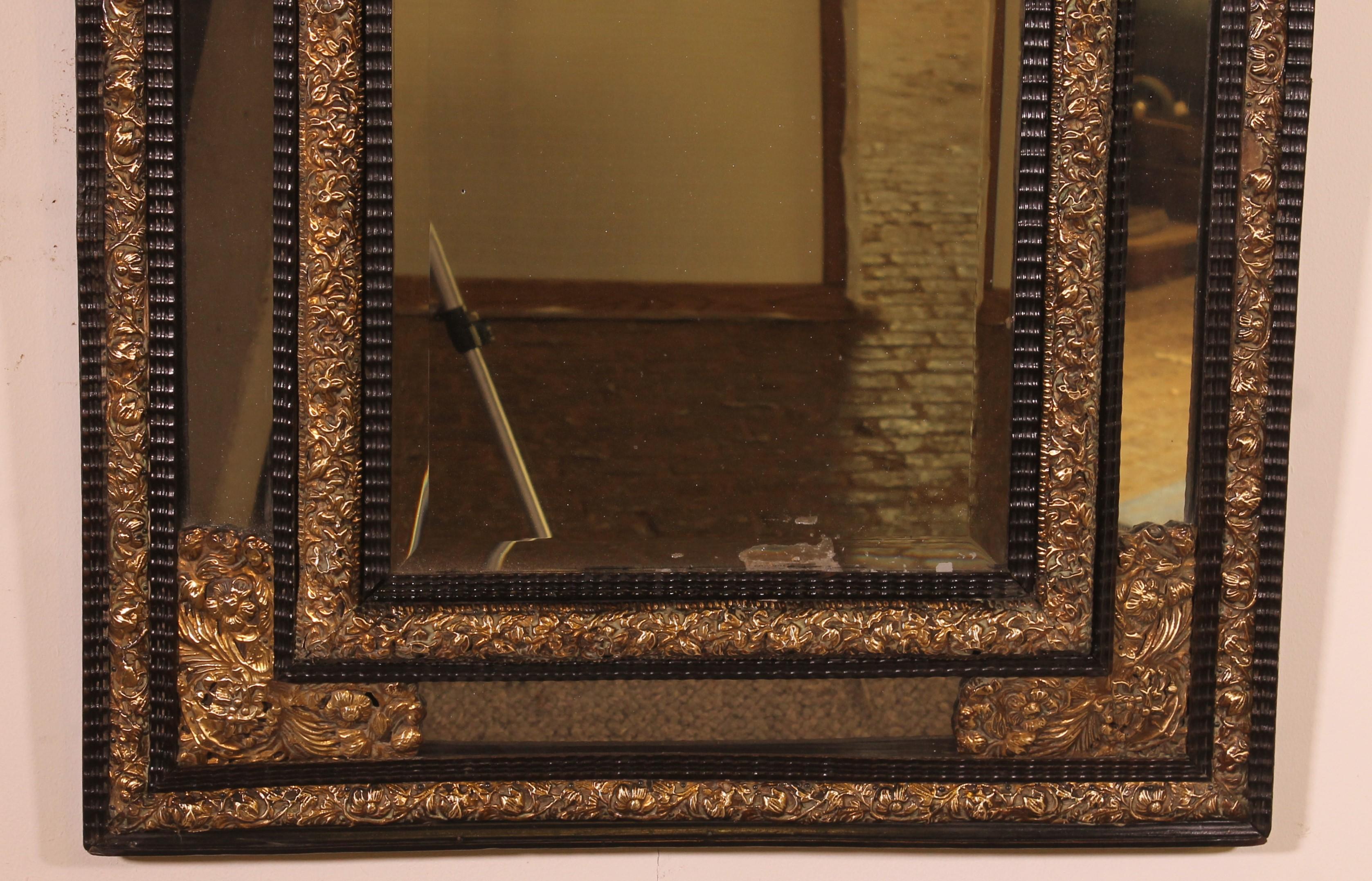 Elegant mirror with parecloses in blackened wood and embossed copper from the 18th century

Very beautiful mirror which has an interesting dimension since not too large decorated with embossed copper that are gilded

It has its original glass which