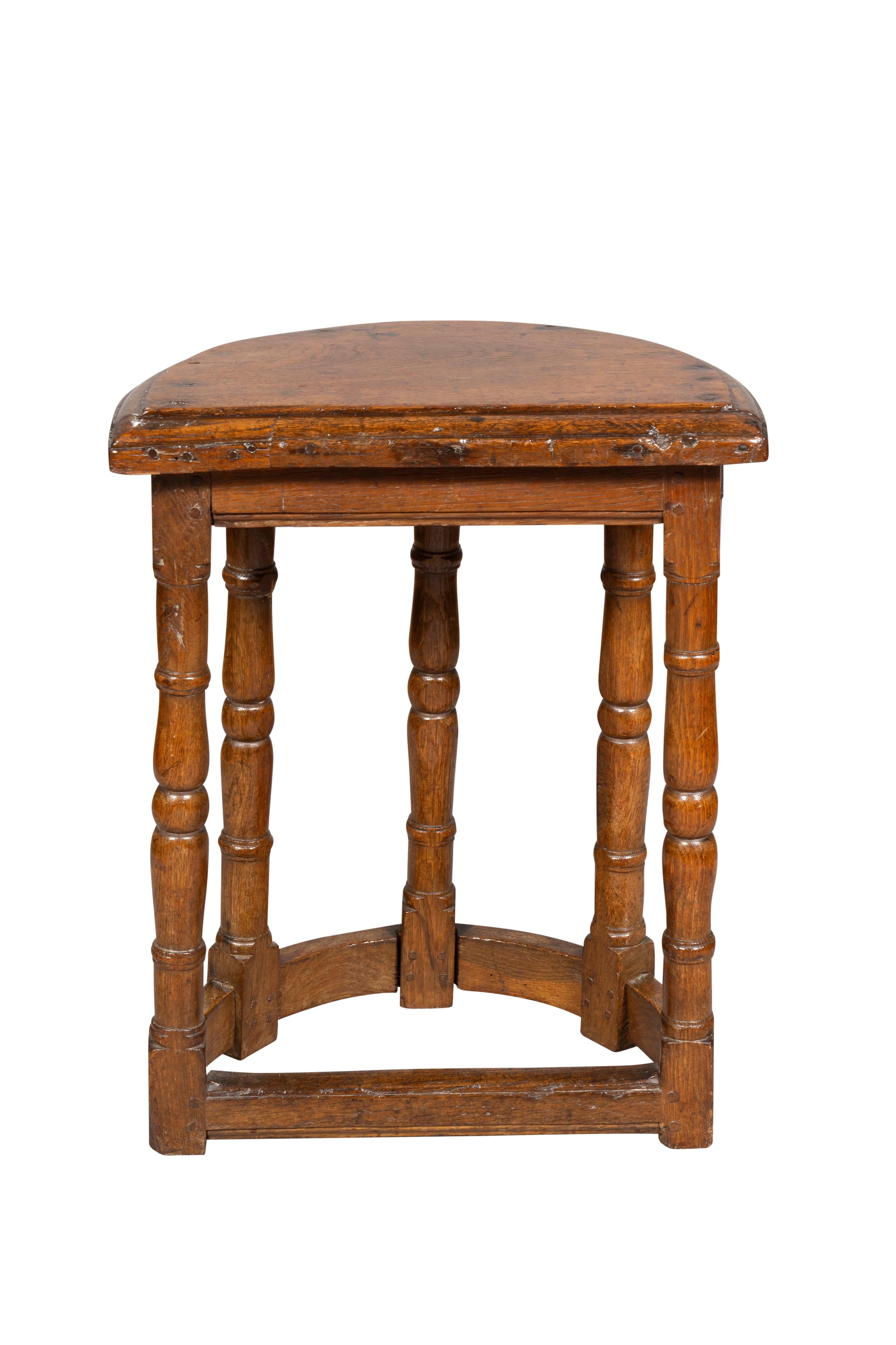 Louis XIV Oak Stool In Good Condition For Sale In Essex, MA