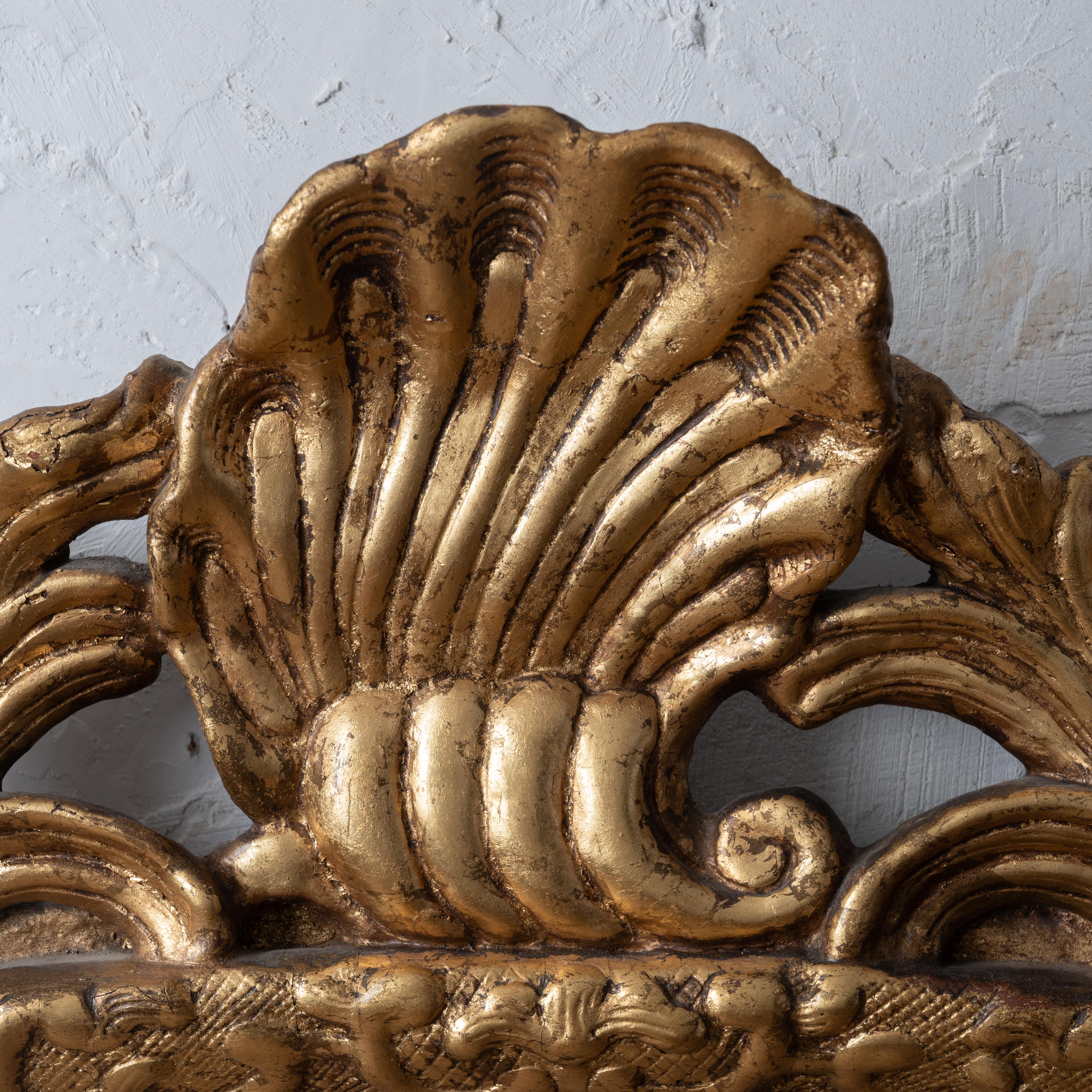Miroir paraclose en bois doré Louis XIV, c.1700 en vente 6