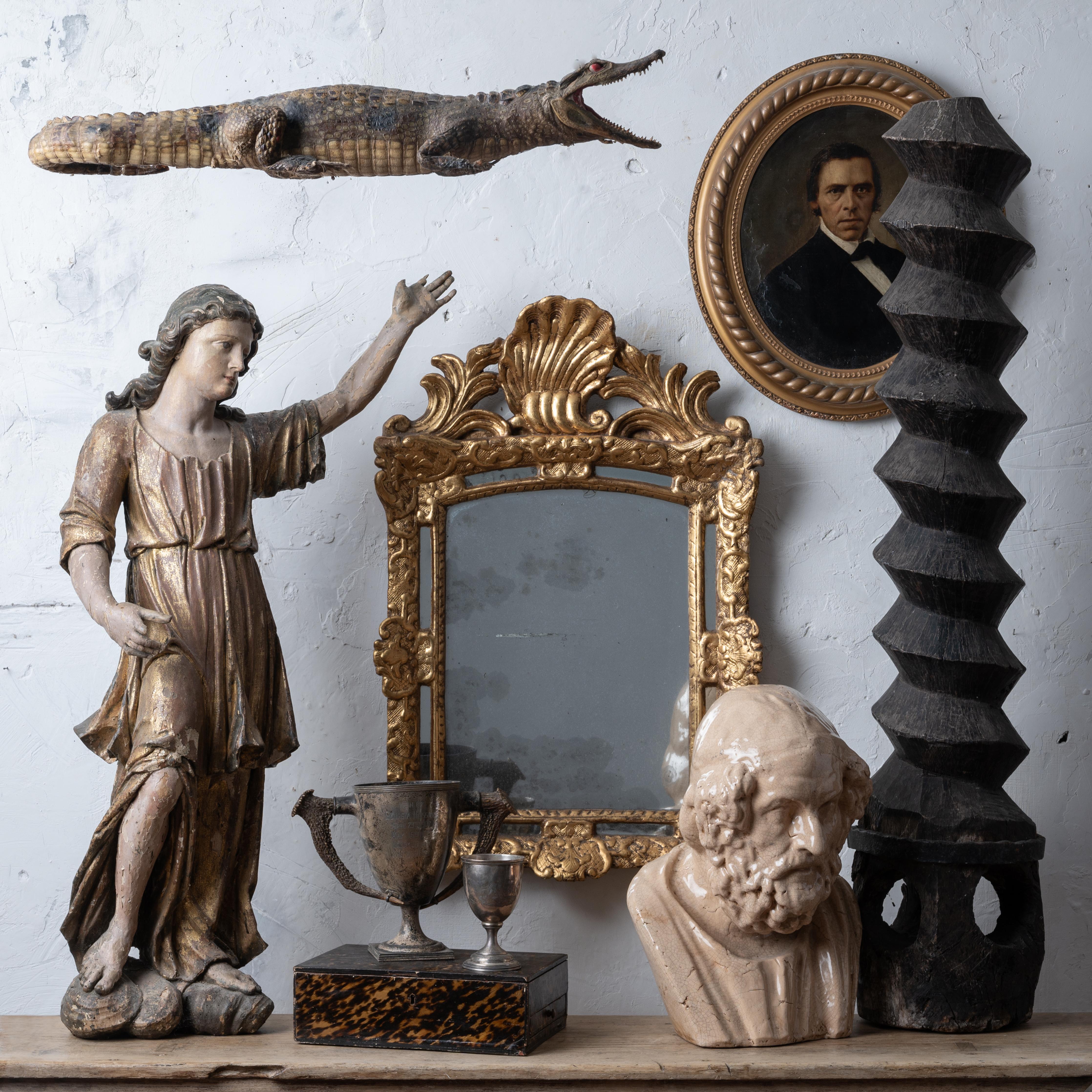 XVIIIe siècle Miroir paraclose en bois doré Louis XIV, c.1700 en vente